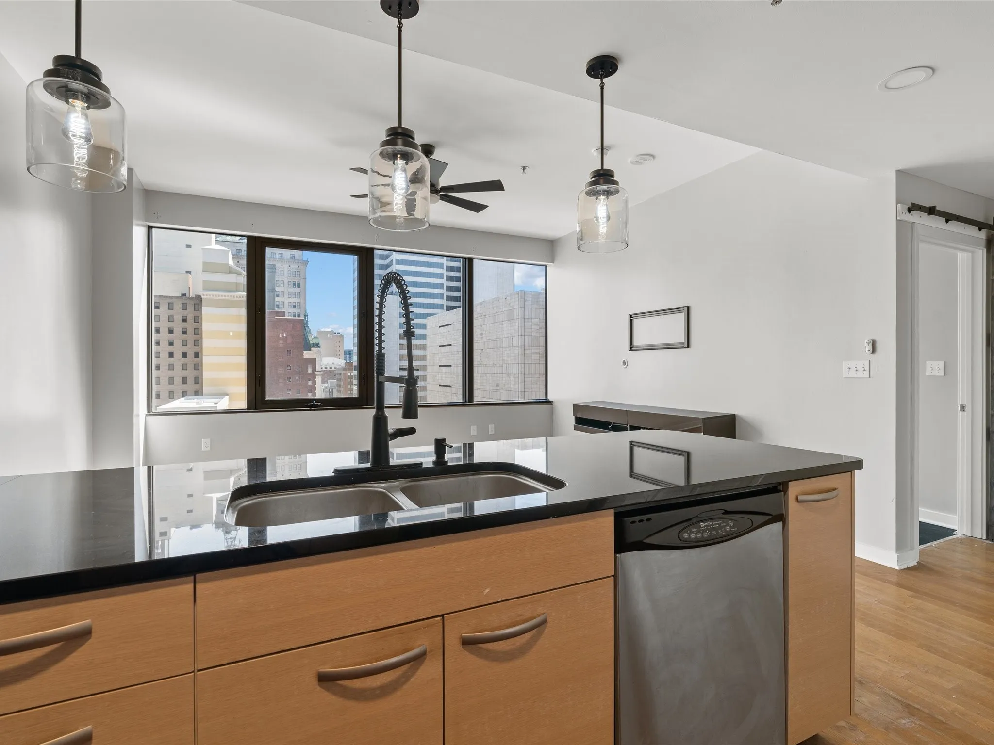 Condominium For Sale in Dallas County , 1200 Main Street 1612, Dallas, Texas 75202, 1 Bedroom, 1 Bathroom, 1 Garage spaces, 660 Sqft, built in 1974, mls#21380818, Real Estate Agent in Dallas, Homes For Sale in Dallas county, Homes For Sale in Dallas, Realtor in Dallas Texas, Real Estate Brokerage Independent Realty Texas, Luminita Cordes Realtor