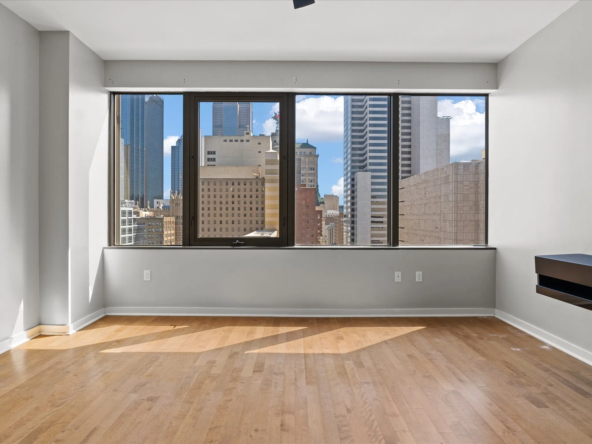 Condominium For Sale in Dallas County , 1200 Main Street 1612, Dallas, Texas 75202, 1 Bedroom, 1 Bathroom, 1 Garage spaces, 660 Sqft, built in 1974, mls#21380818, Real Estate Agent in Dallas, Homes For Sale in Dallas county, Homes For Sale in Dallas, Realtor in Dallas Texas, Real Estate Brokerage Independent Realty Texas, Luminita Cordes Realtor