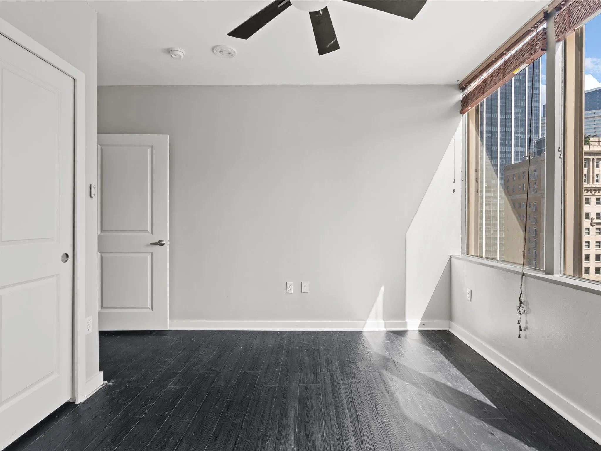 Condominium For Sale in Dallas County , 1200 Main Street 1612, Dallas, Texas 75202, 1 Bedroom, 1 Bathroom, 1 Garage spaces, 660 Sqft, built in 1974, mls#21380818, Real Estate Agent in Dallas, Homes For Sale in Dallas county, Homes For Sale in Dallas, Realtor in Dallas Texas, Real Estate Brokerage Independent Realty Texas, Luminita Cordes Realtor