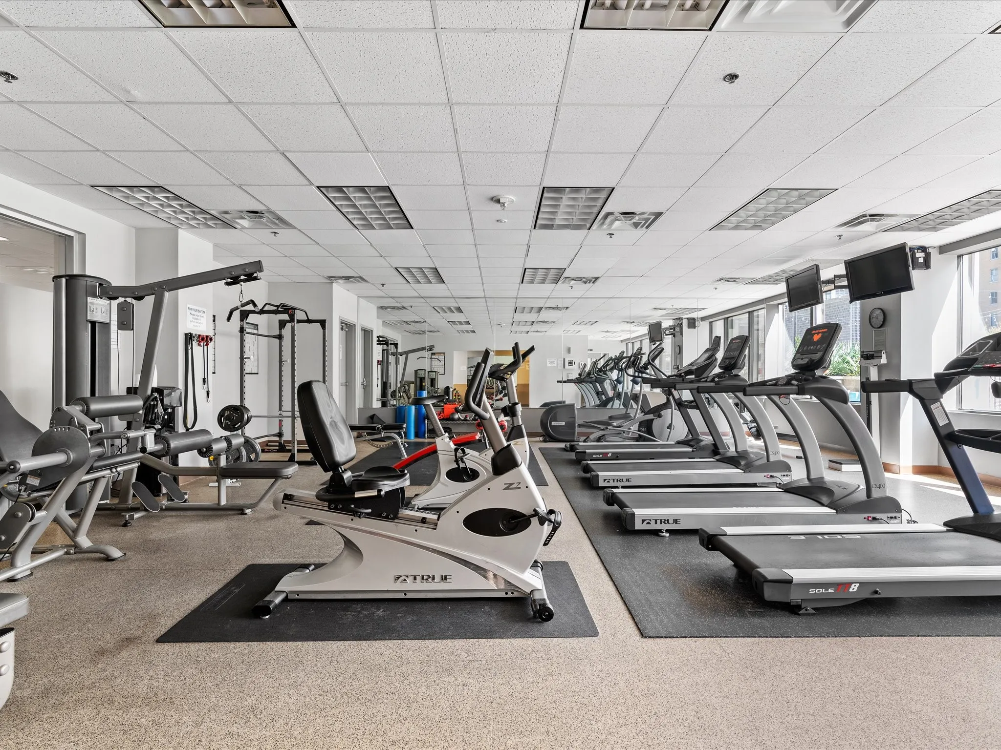 Condominium For Sale in Dallas County , 1200 Main Street 1612, Dallas, Texas 75202, 1 Bedroom, 1 Bathroom, 1 Garage spaces, 660 Sqft, built in 1974, mls#21380818, Real Estate Agent in Dallas, Homes For Sale in Dallas county, Homes For Sale in Dallas, Realtor in Dallas Texas, Real Estate Brokerage Independent Realty Texas, Luminita Cordes Realtor