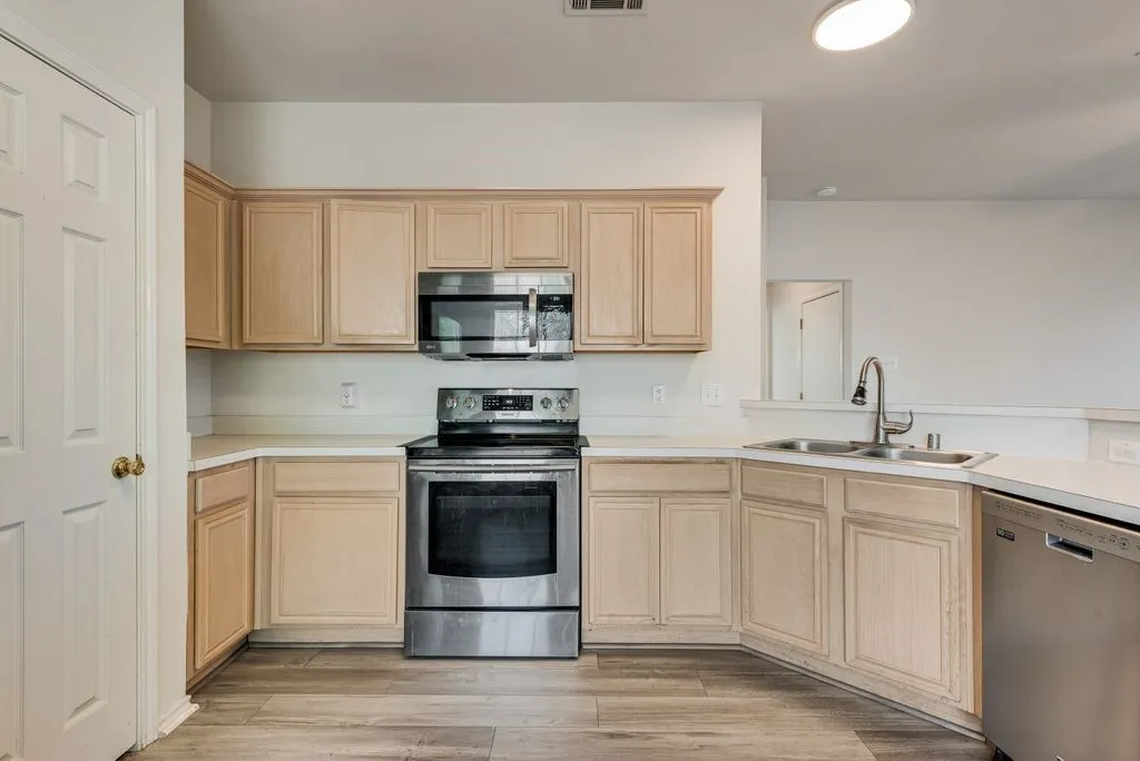 Single Family Residence For Sale in Dallas County , 2848 Saint Croix Avenue, Lancaster, Texas 75146, 3 Bedroom, 2 Bathroom, 2 Garage spaces, 1,490 Sqft, built in 1997, mls#21380932, Real Estate Agent in Lancaster, Homes For Sale in Dallas county, Homes For Sale in Lancaster, Realtor in Lancaster Texas, Real Estate Brokerage Independent Realty Texas, Luminita Cordes Realtor