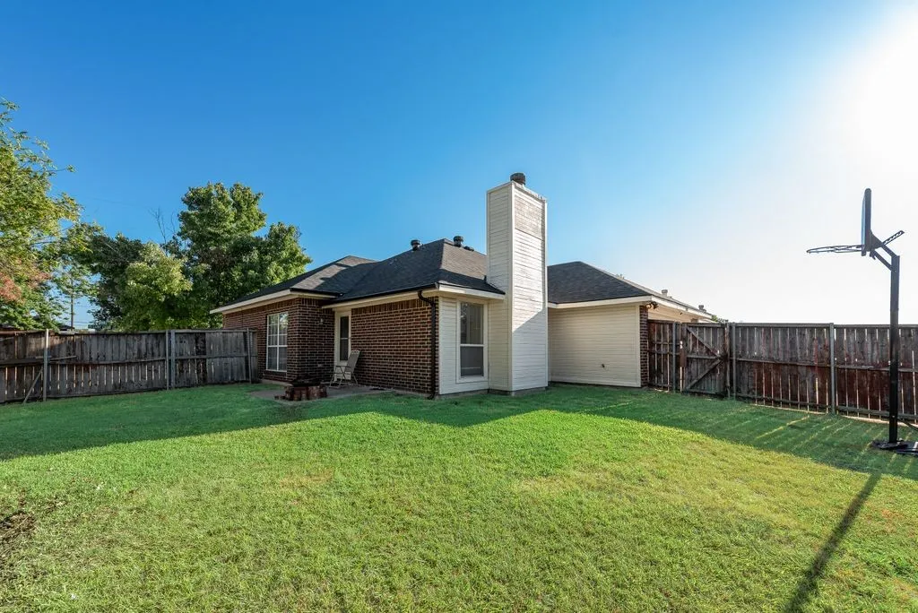 Single Family Residence For Sale in Dallas County , 2848 Saint Croix Avenue, Lancaster, Texas 75146, 3 Bedroom, 2 Bathroom, 2 Garage spaces, 1,490 Sqft, built in 1997, mls#21380932, Real Estate Agent in Lancaster, Homes For Sale in Dallas county, Homes For Sale in Lancaster, Realtor in Lancaster Texas, Real Estate Brokerage Independent Realty Texas, Luminita Cordes Realtor