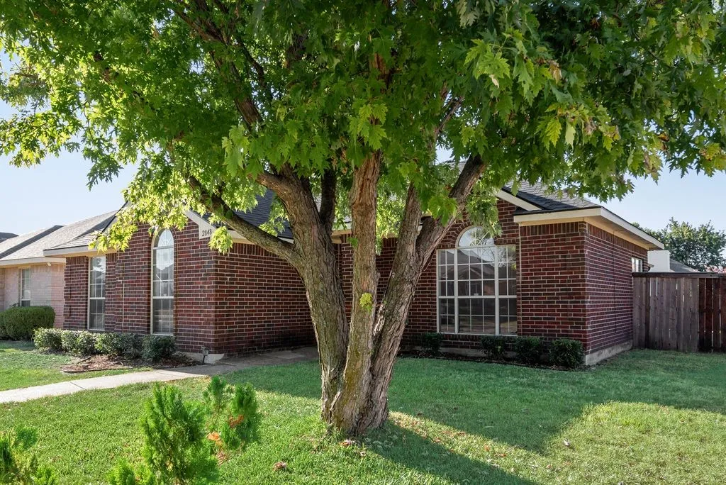 Single Family Residence For Sale in Dallas County , 2848 Saint Croix Avenue, Lancaster, Texas 75146, 3 Bedroom, 2 Bathroom, 2 Garage spaces, 1,490 Sqft, built in 1997, mls#21380932, Real Estate Agent in Lancaster, Homes For Sale in Dallas county, Homes For Sale in Lancaster, Realtor in Lancaster Texas, Real Estate Brokerage Independent Realty Texas, Luminita Cordes Realtor