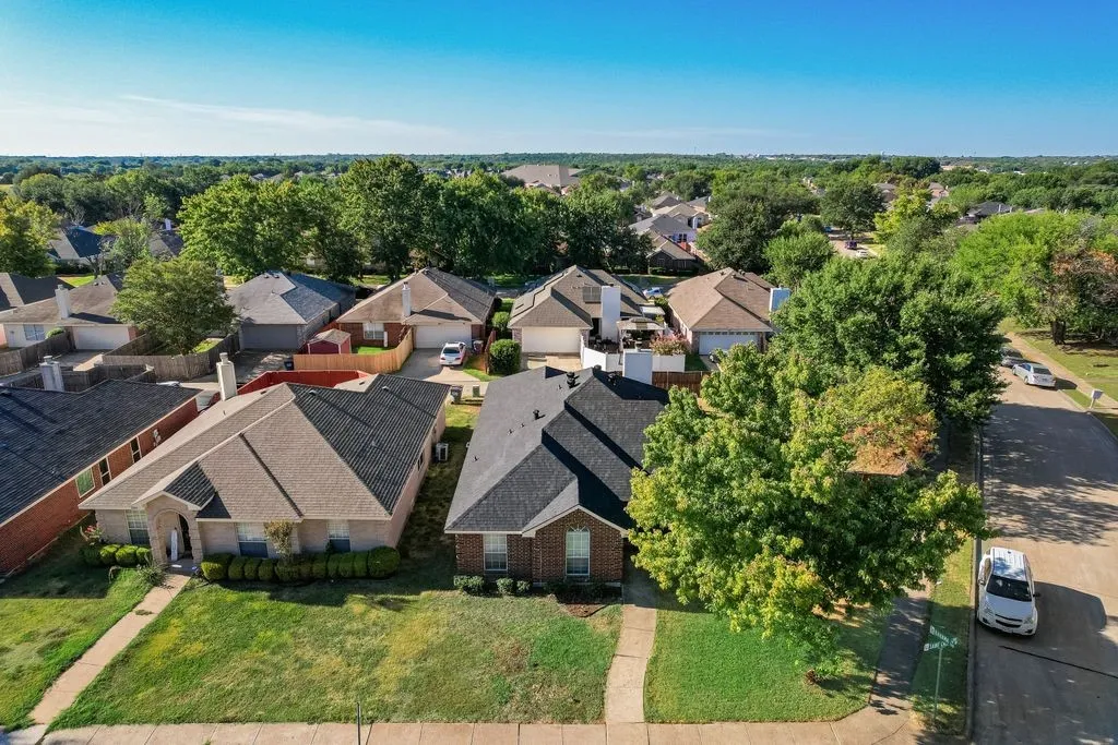 Single Family Residence For Sale in Dallas County , 2848 Saint Croix Avenue, Lancaster, Texas 75146, 3 Bedroom, 2 Bathroom, 2 Garage spaces, 1,490 Sqft, built in 1997, mls#21380932, Real Estate Agent in Lancaster, Homes For Sale in Dallas county, Homes For Sale in Lancaster, Realtor in Lancaster Texas, Real Estate Brokerage Independent Realty Texas, Luminita Cordes Realtor
