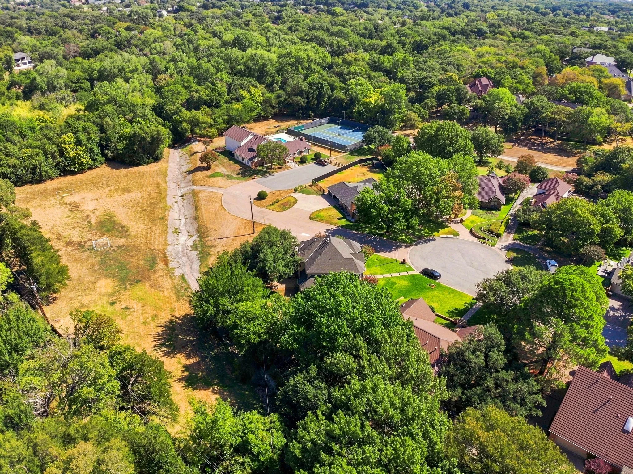 Single Family Residence For Sale in Tarrant County , 4016 Windermere Drive, Colleyville, Texas 76034, 4 Bedroom, 3 Bathroom, 2 Garage spaces, 3,520 Sqft, built in 1983, mls#21380618, Real Estate Agent in Colleyville, Homes For Sale in Tarrant county, Homes For Sale in Colleyville, Realtor in Colleyville Texas, Real Estate Brokerage Independent Realty Texas, Luminita Cordes Realtor