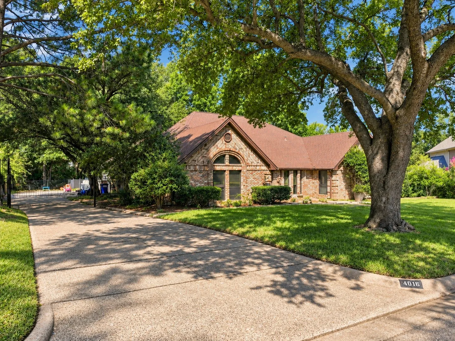 Single Family Residence For Sale in Tarrant County , 4016 Windermere Drive, Colleyville, Texas 76034, 4 Bedroom, 3 Bathroom, 2 Garage spaces, 3,520 Sqft, built in 1983, mls#21380618, Real Estate Agent in Colleyville, Homes For Sale in Tarrant county, Homes For Sale in Colleyville, Realtor in Colleyville Texas, Real Estate Brokerage Independent Realty Texas, Luminita Cordes Realtor