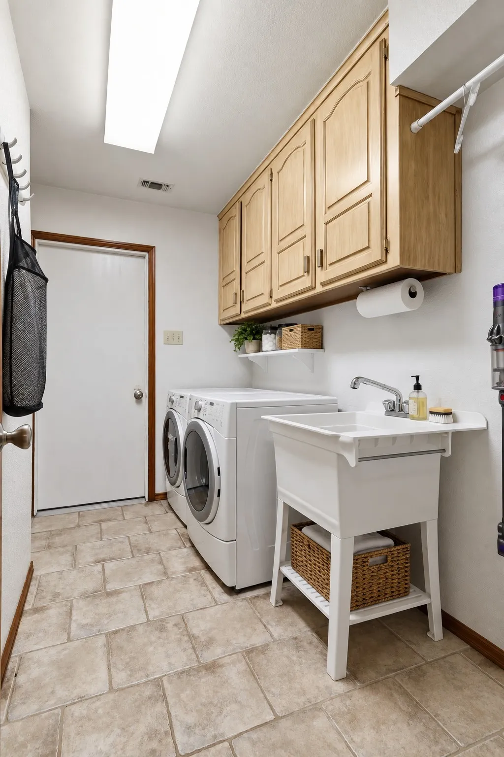 Single Family Residence For Sale in Tarrant County , 4016 Windermere Drive, Colleyville, Texas 76034, 4 Bedroom, 3 Bathroom, 2 Garage spaces, 3,520 Sqft, built in 1983, mls#21380618, Real Estate Agent in Colleyville, Homes For Sale in Tarrant county, Homes For Sale in Colleyville, Realtor in Colleyville Texas, Real Estate Brokerage Independent Realty Texas, Luminita Cordes Realtor