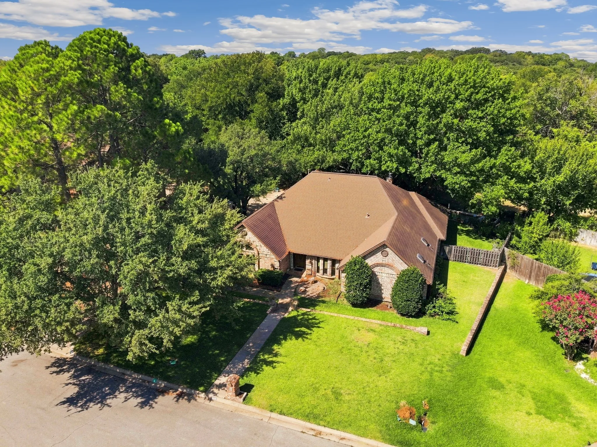 Single Family Residence For Sale in Tarrant County , 4016 Windermere Drive, Colleyville, Texas 76034, 4 Bedroom, 3 Bathroom, 2 Garage spaces, 3,520 Sqft, built in 1983, mls#21380618, Real Estate Agent in Colleyville, Homes For Sale in Tarrant county, Homes For Sale in Colleyville, Realtor in Colleyville Texas, Real Estate Brokerage Independent Realty Texas, Luminita Cordes Realtor