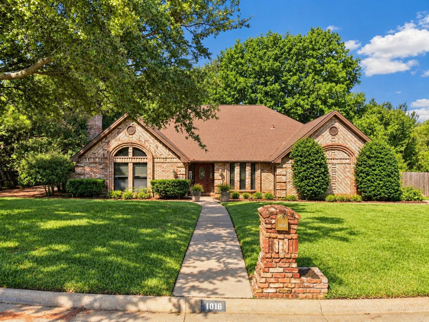 Single Family Residence For Sale in Tarrant County , 4016 Windermere Drive, Colleyville, Texas 76034, 4 Bedroom, 3 Bathroom, 2 Garage spaces, 3,520 Sqft, built in 1983, mls#21380618, Real Estate Agent in Colleyville, Homes For Sale in Tarrant county, Homes For Sale in Colleyville, Realtor in Colleyville Texas, Real Estate Brokerage Independent Realty Texas, Luminita Cordes Realtor