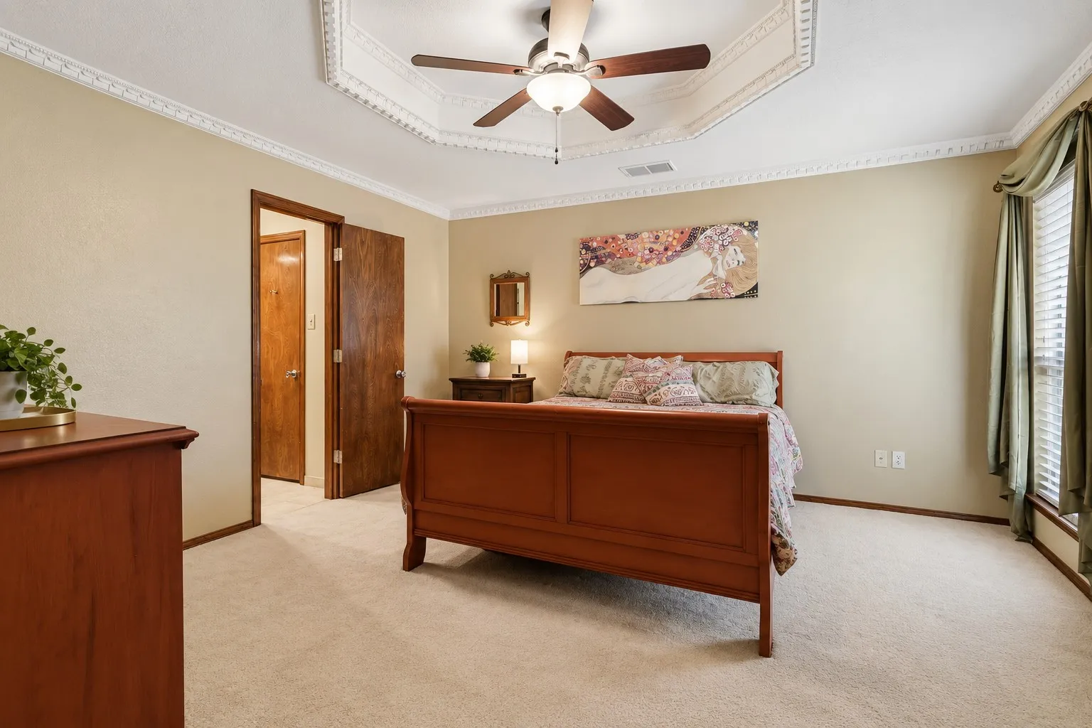 Single Family Residence For Sale in Tarrant County , 4016 Windermere Drive, Colleyville, Texas 76034, 4 Bedroom, 3 Bathroom, 2 Garage spaces, 3,520 Sqft, built in 1983, mls#21380618, Real Estate Agent in Colleyville, Homes For Sale in Tarrant county, Homes For Sale in Colleyville, Realtor in Colleyville Texas, Real Estate Brokerage Independent Realty Texas, Luminita Cordes Realtor