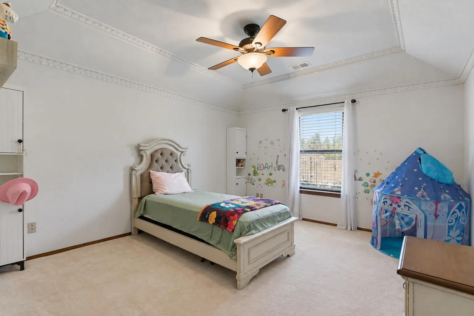 Single Family Residence For Sale in Tarrant County , 4016 Windermere Drive, Colleyville, Texas 76034, 4 Bedroom, 3 Bathroom, 2 Garage spaces, 3,520 Sqft, built in 1983, mls#21380618, Real Estate Agent in Colleyville, Homes For Sale in Tarrant county, Homes For Sale in Colleyville, Realtor in Colleyville Texas, Real Estate Brokerage Independent Realty Texas, Luminita Cordes Realtor