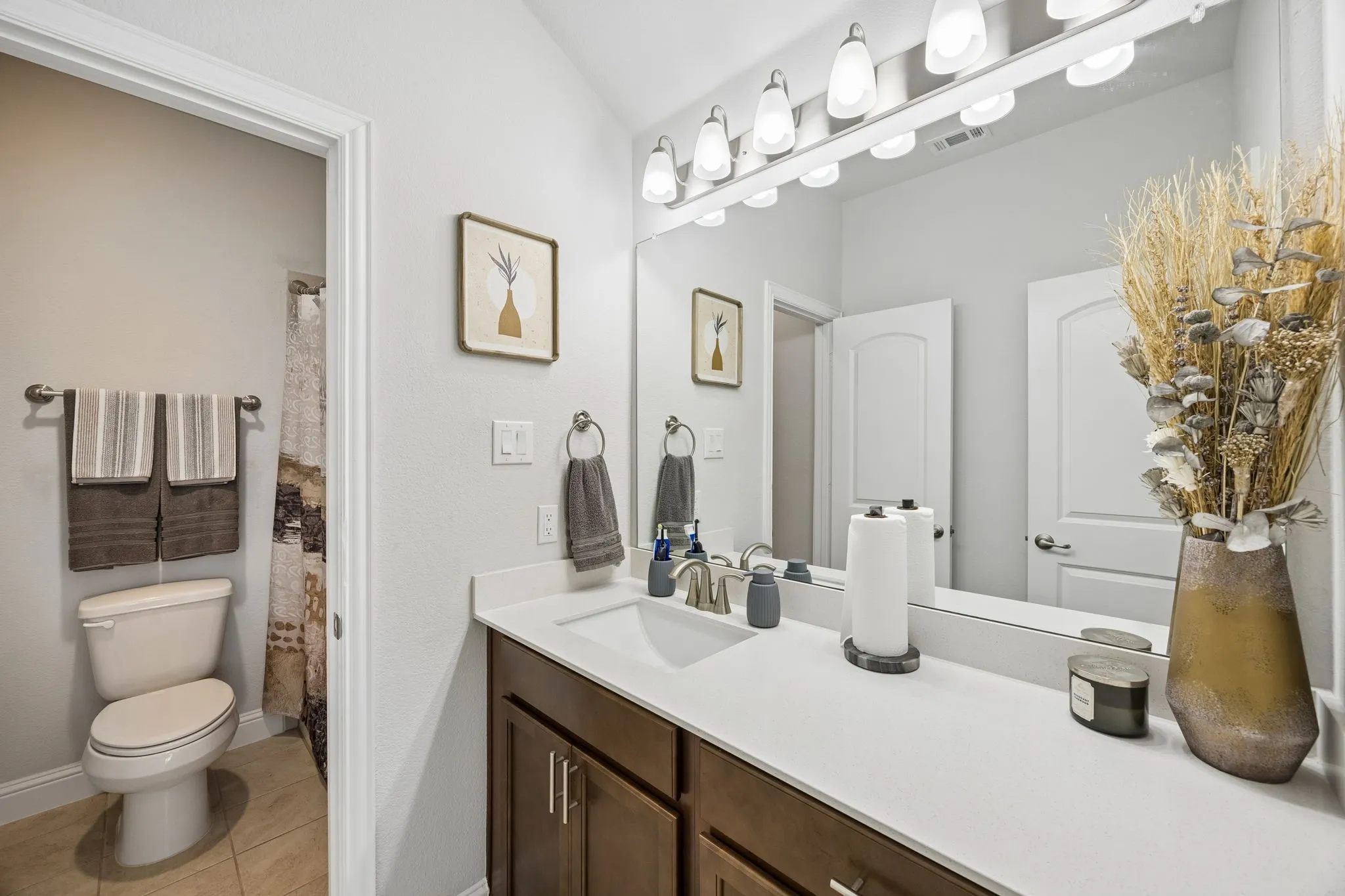 Single Family Residence For Sale in Denton County , 5100 Unity Drive, Denton, Texas 76207, 3 Bedroom, 3 Bathroom, 2 Garage spaces, 2,606 Sqft, built in 2022, mls#21380943, Real Estate Agent in Denton, Homes For Sale in Denton county, Homes For Sale in Denton, Realtor in Denton Texas, Real Estate Brokerage Independent Realty Texas, Luminita Cordes Realtor
