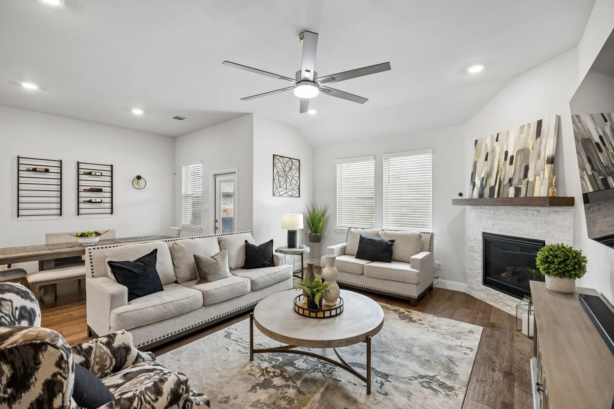 Single Family Residence For Sale in Denton County , 5100 Unity Drive, Denton, Texas 76207, 3 Bedroom, 3 Bathroom, 2 Garage spaces, 2,606 Sqft, built in 2022, mls#21380943, Real Estate Agent in Denton, Homes For Sale in Denton county, Homes For Sale in Denton, Realtor in Denton Texas, Real Estate Brokerage Independent Realty Texas, Luminita Cordes Realtor