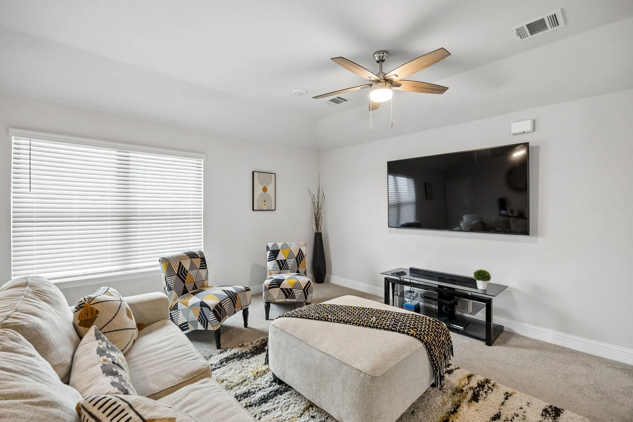 Single Family Residence For Sale in Denton County , 5100 Unity Drive, Denton, Texas 76207, 3 Bedroom, 3 Bathroom, 2 Garage spaces, 2,606 Sqft, built in 2022, mls#21380943, Real Estate Agent in Denton, Homes For Sale in Denton county, Homes For Sale in Denton, Realtor in Denton Texas, Real Estate Brokerage Independent Realty Texas, Luminita Cordes Realtor