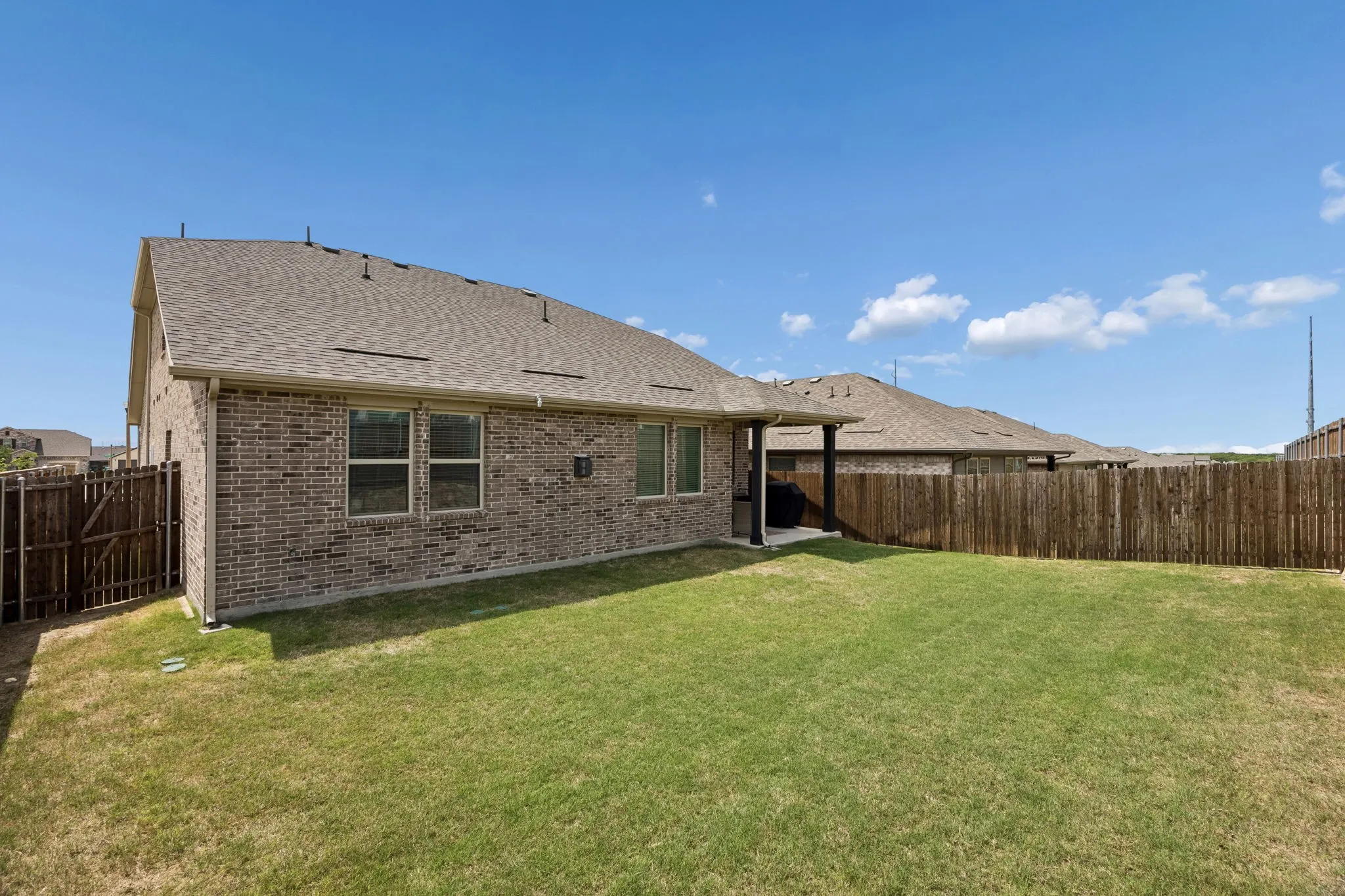 Single Family Residence For Sale in Denton County , 5100 Unity Drive, Denton, Texas 76207, 3 Bedroom, 3 Bathroom, 2 Garage spaces, 2,606 Sqft, built in 2022, mls#21380943, Real Estate Agent in Denton, Homes For Sale in Denton county, Homes For Sale in Denton, Realtor in Denton Texas, Real Estate Brokerage Independent Realty Texas, Luminita Cordes Realtor