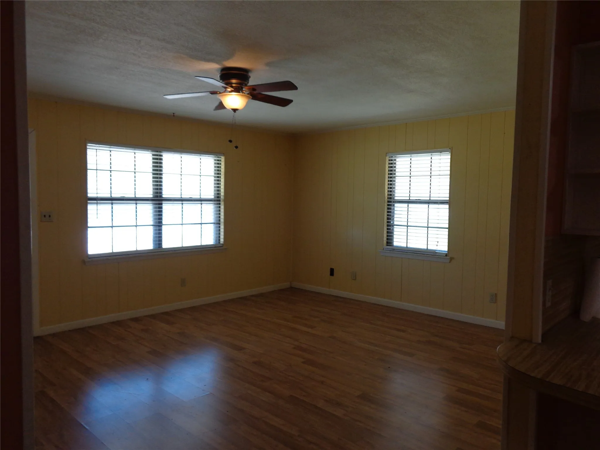 Single Family Residence For Sale in Hill County , 407 N Files Street, Itasca, Texas 76055, 2 Bedroom, 2 Bathroom, Garage spaces, 1,284 Sqft, built in 1970, mls#21380865, Real Estate Agent in Itasca, Homes For Sale in Hill county, Homes For Sale in Itasca, Realtor in Itasca Texas, Real Estate Brokerage Independent Realty Texas, Luminita Cordes Realtor