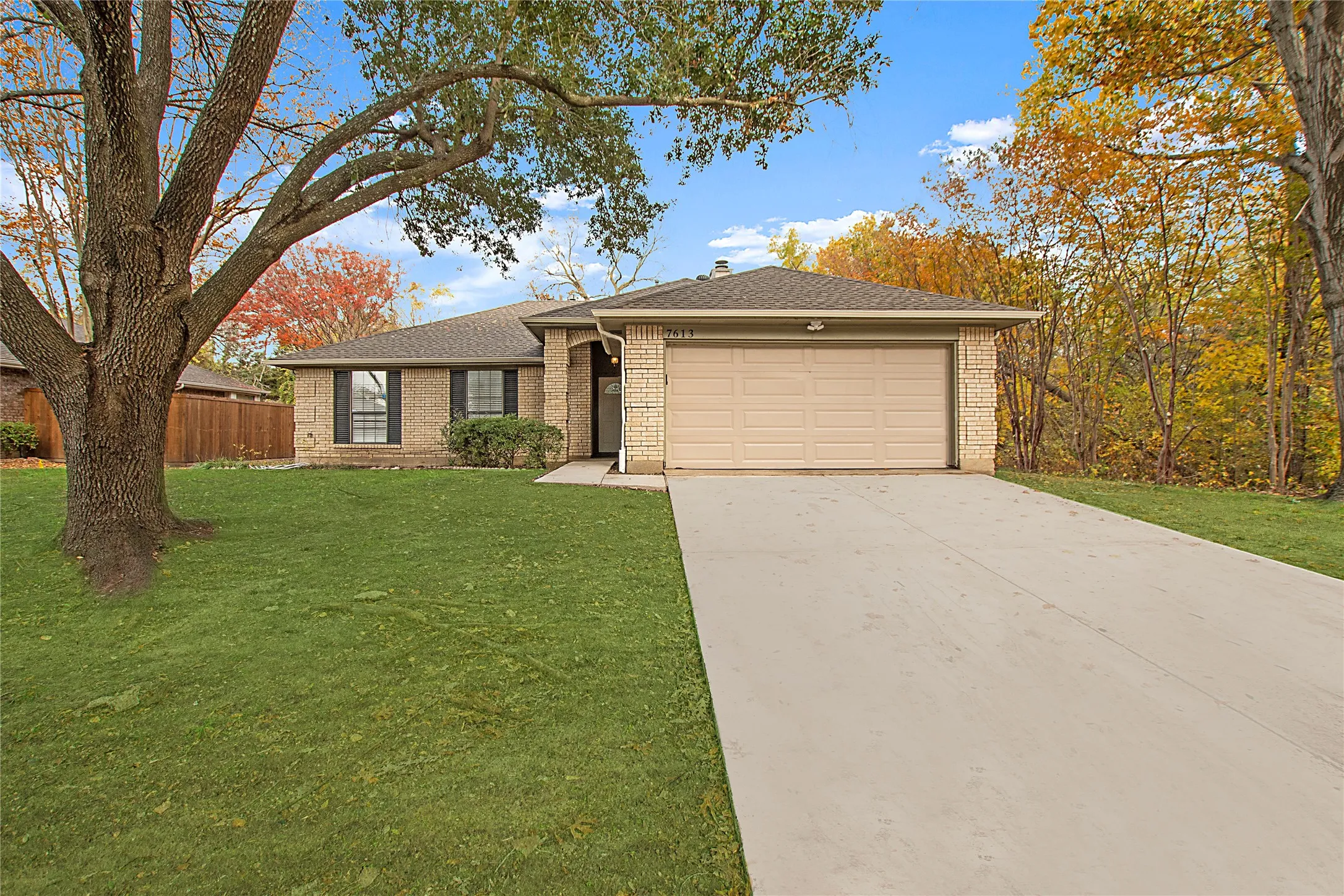 Single Family Residence For Sale in Dallas County , 7613 Bob White Drive, Rowlett, Texas 75088, 3 Bedroom, 2 Bathroom, 2 Garage spaces, 1,410 Sqft, built in 1986, mls#21362063, Real Estate Agent in Rowlett, Homes For Sale in Dallas county, Homes For Sale in Rowlett, Realtor in Rowlett Texas, Real Estate Brokerage Independent Realty Texas, Luminita Cordes Realtor