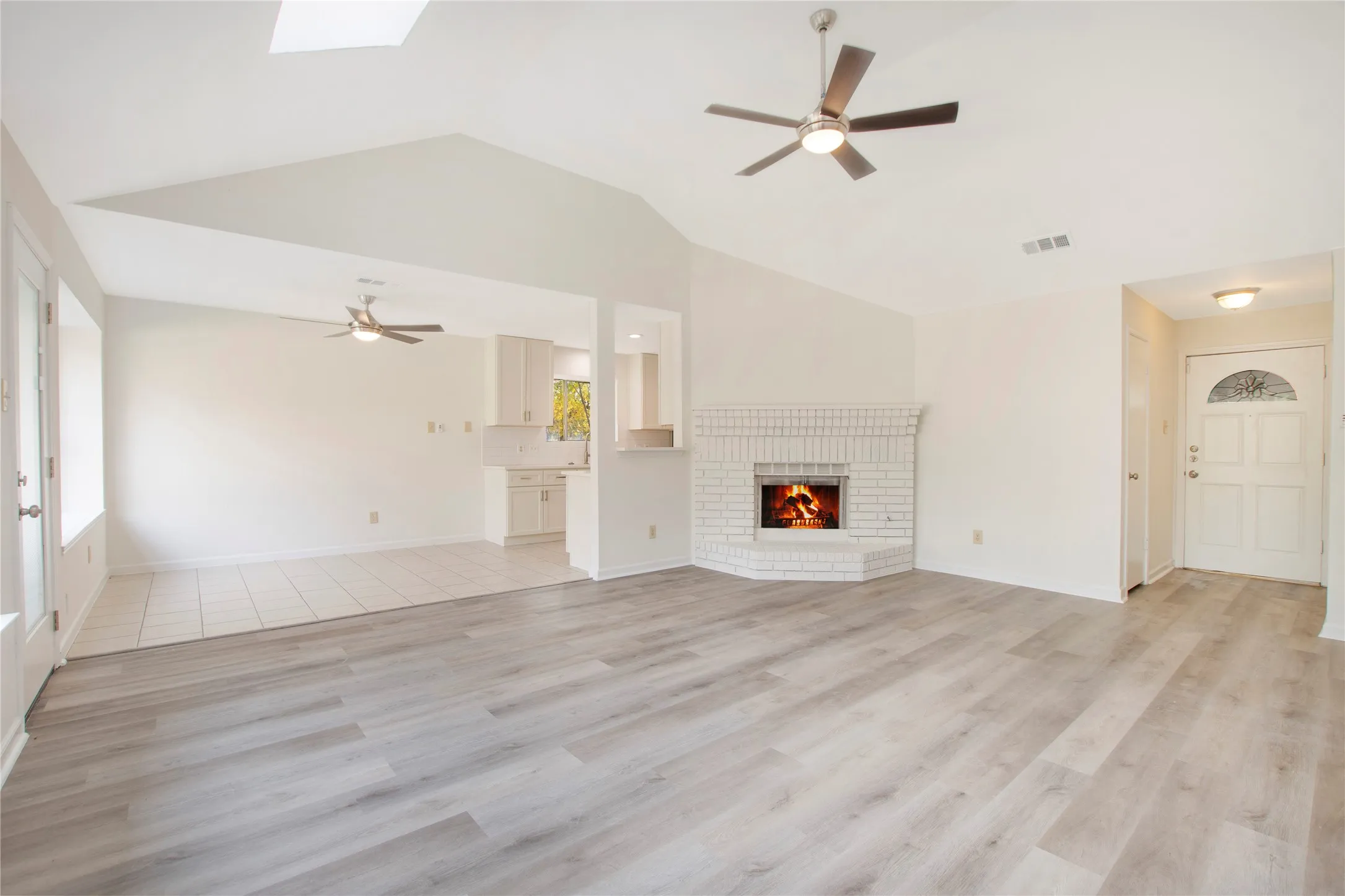 Single Family Residence For Sale in Dallas County , 7613 Bob White Drive, Rowlett, Texas 75088, 3 Bedroom, 2 Bathroom, 2 Garage spaces, 1,410 Sqft, built in 1986, mls#21362063, Real Estate Agent in Rowlett, Homes For Sale in Dallas county, Homes For Sale in Rowlett, Realtor in Rowlett Texas, Real Estate Brokerage Independent Realty Texas, Luminita Cordes Realtor