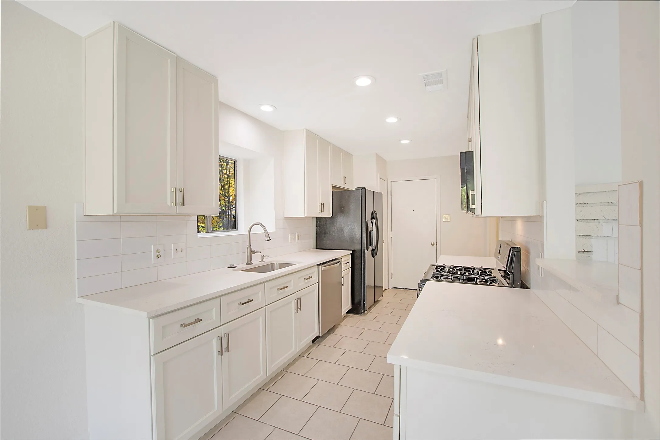 Single Family Residence For Sale in Dallas County , 7613 Bob White Drive, Rowlett, Texas 75088, 3 Bedroom, 2 Bathroom, 2 Garage spaces, 1,410 Sqft, built in 1986, mls#21362063, Real Estate Agent in Rowlett, Homes For Sale in Dallas county, Homes For Sale in Rowlett, Realtor in Rowlett Texas, Real Estate Brokerage Independent Realty Texas, Luminita Cordes Realtor