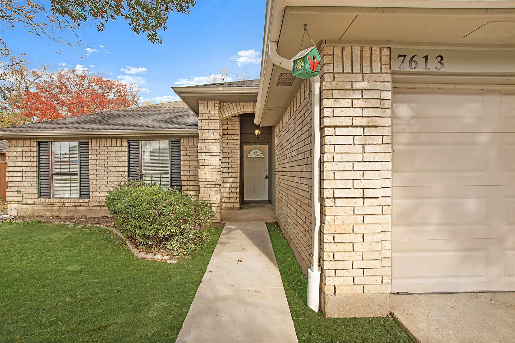 Single Family Residence For Sale in Dallas County , 7613 Bob White Drive, Rowlett, Texas 75088, 3 Bedroom, 2 Bathroom, 2 Garage spaces, 1,410 Sqft, built in 1986, mls#21362063, Real Estate Agent in Rowlett, Homes For Sale in Dallas county, Homes For Sale in Rowlett, Realtor in Rowlett Texas, Real Estate Brokerage Independent Realty Texas, Luminita Cordes Realtor