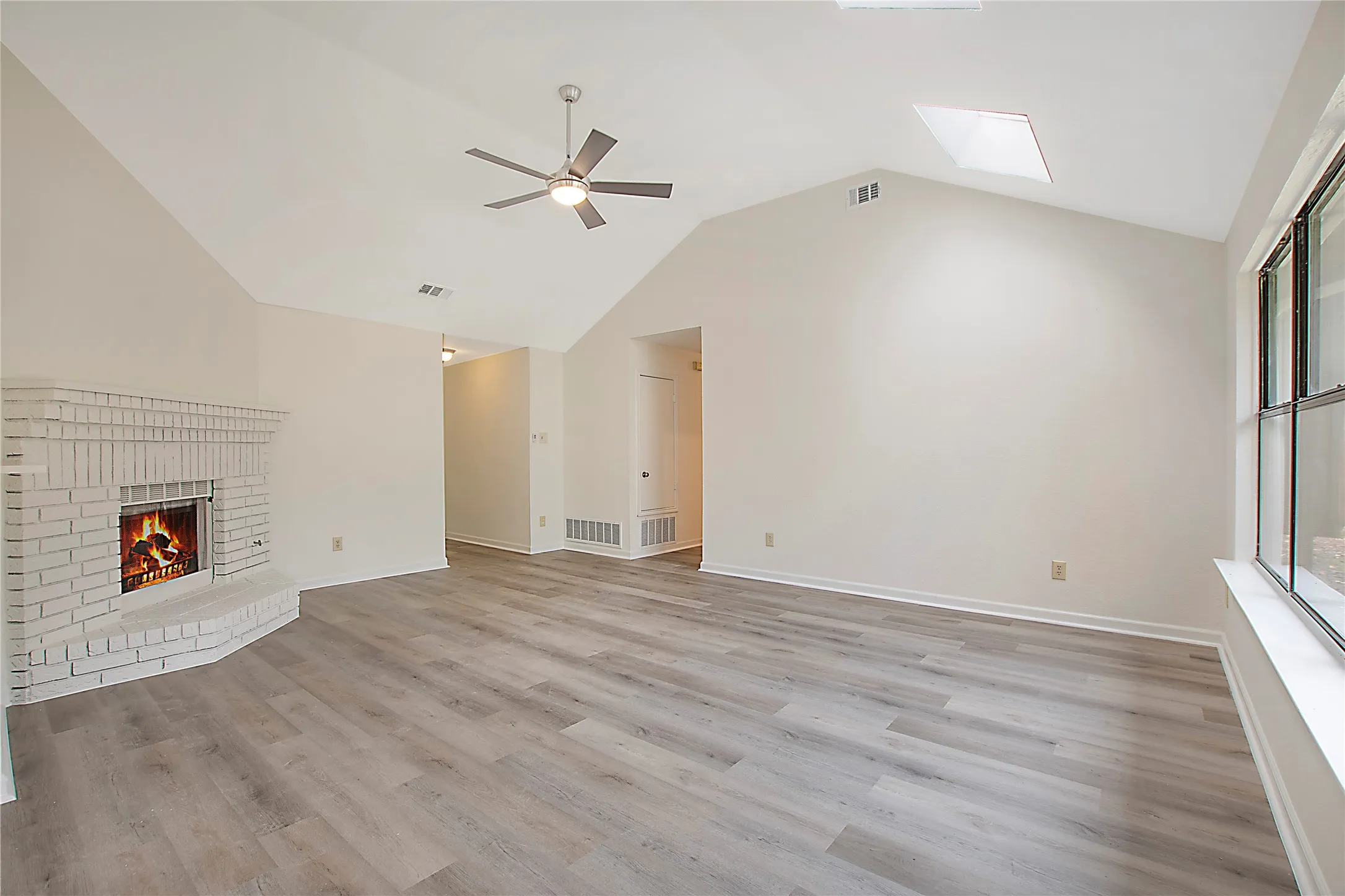 Single Family Residence For Sale in Dallas County , 7613 Bob White Drive, Rowlett, Texas 75088, 3 Bedroom, 2 Bathroom, 2 Garage spaces, 1,410 Sqft, built in 1986, mls#21362063, Real Estate Agent in Rowlett, Homes For Sale in Dallas county, Homes For Sale in Rowlett, Realtor in Rowlett Texas, Real Estate Brokerage Independent Realty Texas, Luminita Cordes Realtor