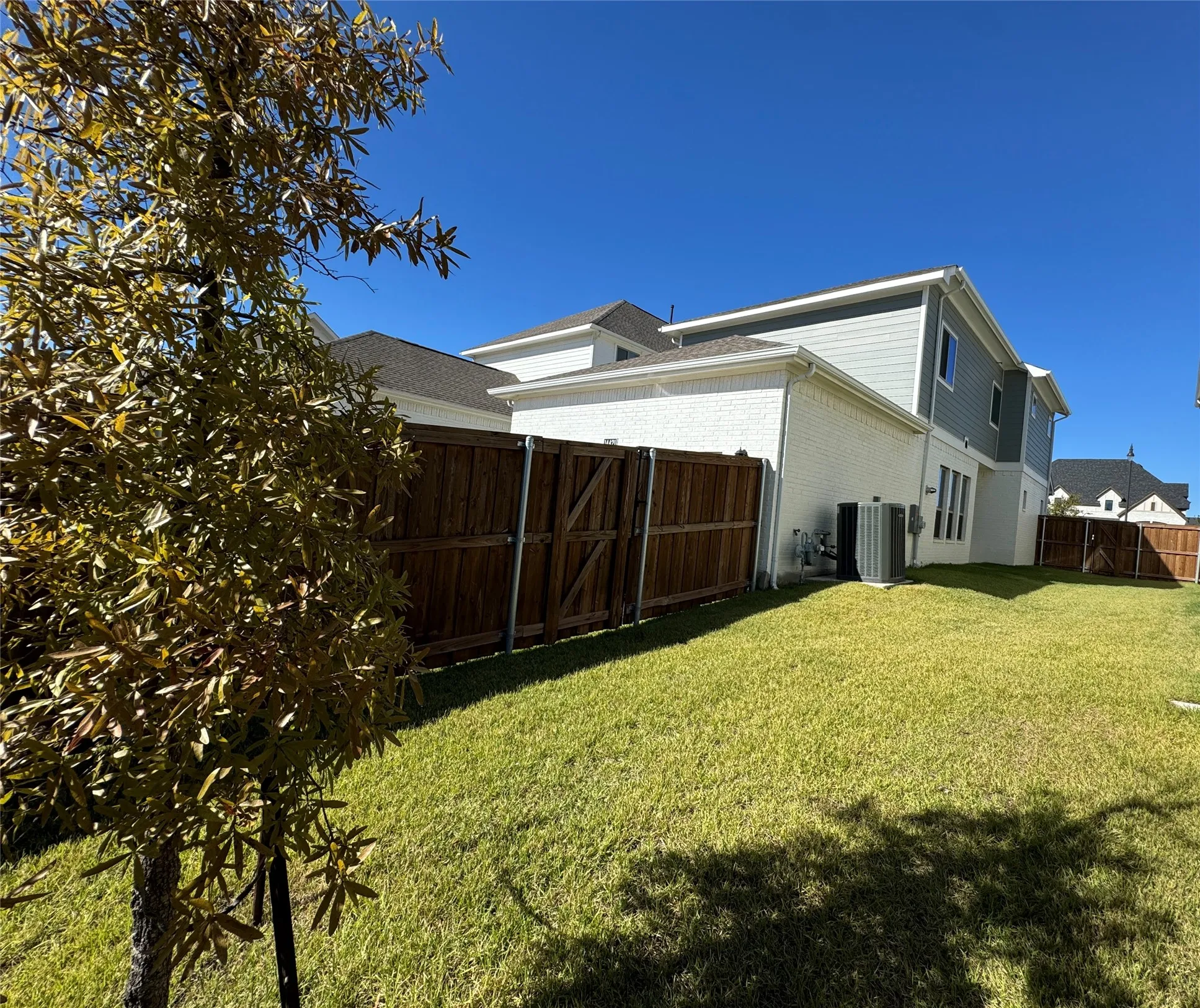 Single Family Residence For Rent in Parker County , 14421 Walsh Avenue, Fort Worth, Texas 76008, 3 Bedroom, 3 Bathroom, 2 Garage spaces, 1,938 Sqft, built in 2021, mls#21379184, Real Estate Agent in Fort Worth, Homes For Rent in Parker county, Homes For Rent in Fort Worth, Realtor in Fort Worth Texas, Real Estate Brokerage Independent Realty Texas, Luminita Cordes Realtor