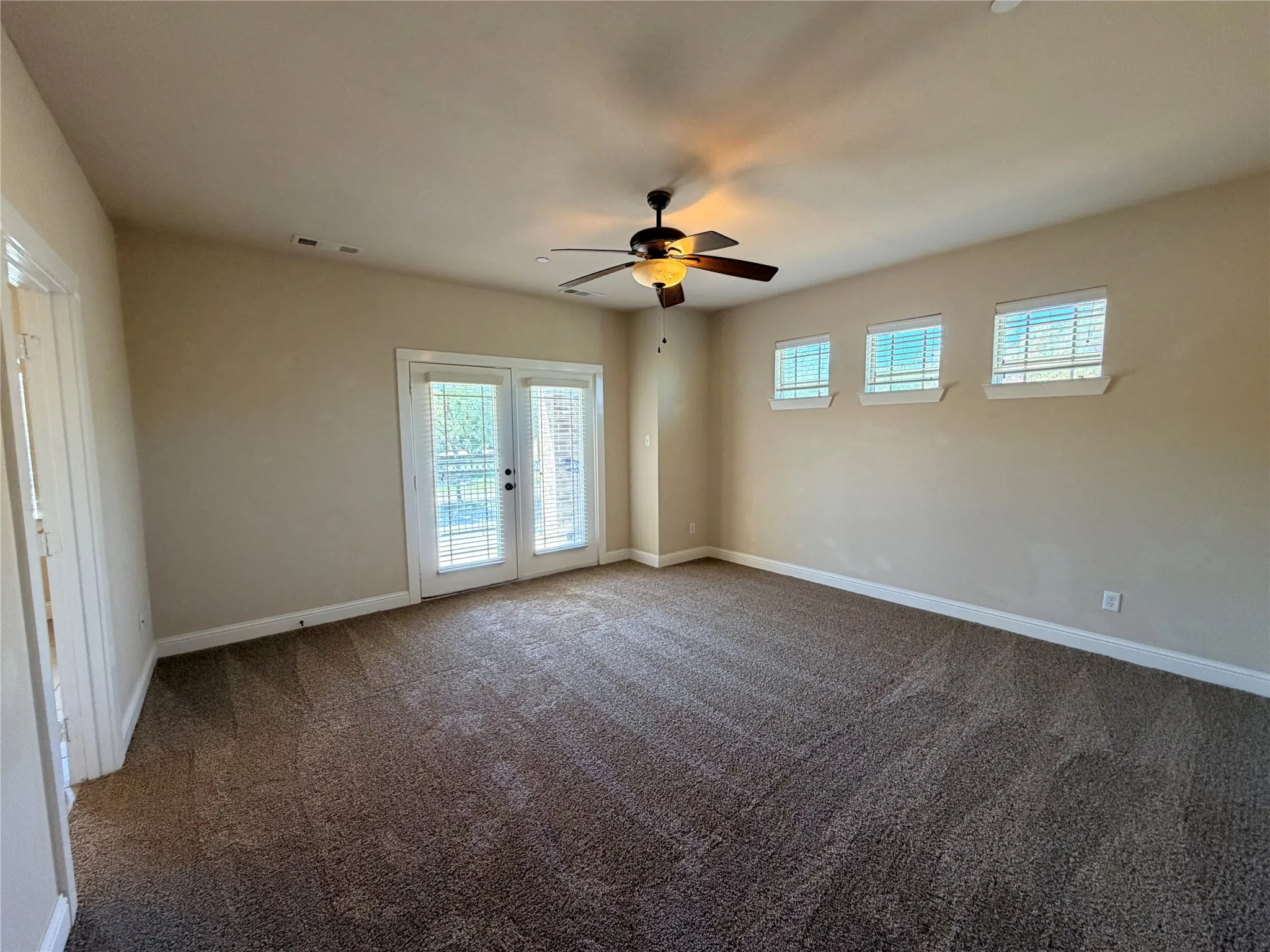 Townhouse For Rent in Tarrant County , 950 Brook Forest Lane, Euless, Texas 76039, 2 Bedroom, 3 Bathroom, 2 Garage spaces, 1,894 Sqft, built in 2009, mls#21380952, Real Estate Agent in Euless, Homes For Rent in Tarrant county, Homes For Rent in Euless, Realtor in Euless Texas, Real Estate Brokerage Independent Realty Texas, Luminita Cordes Realtor