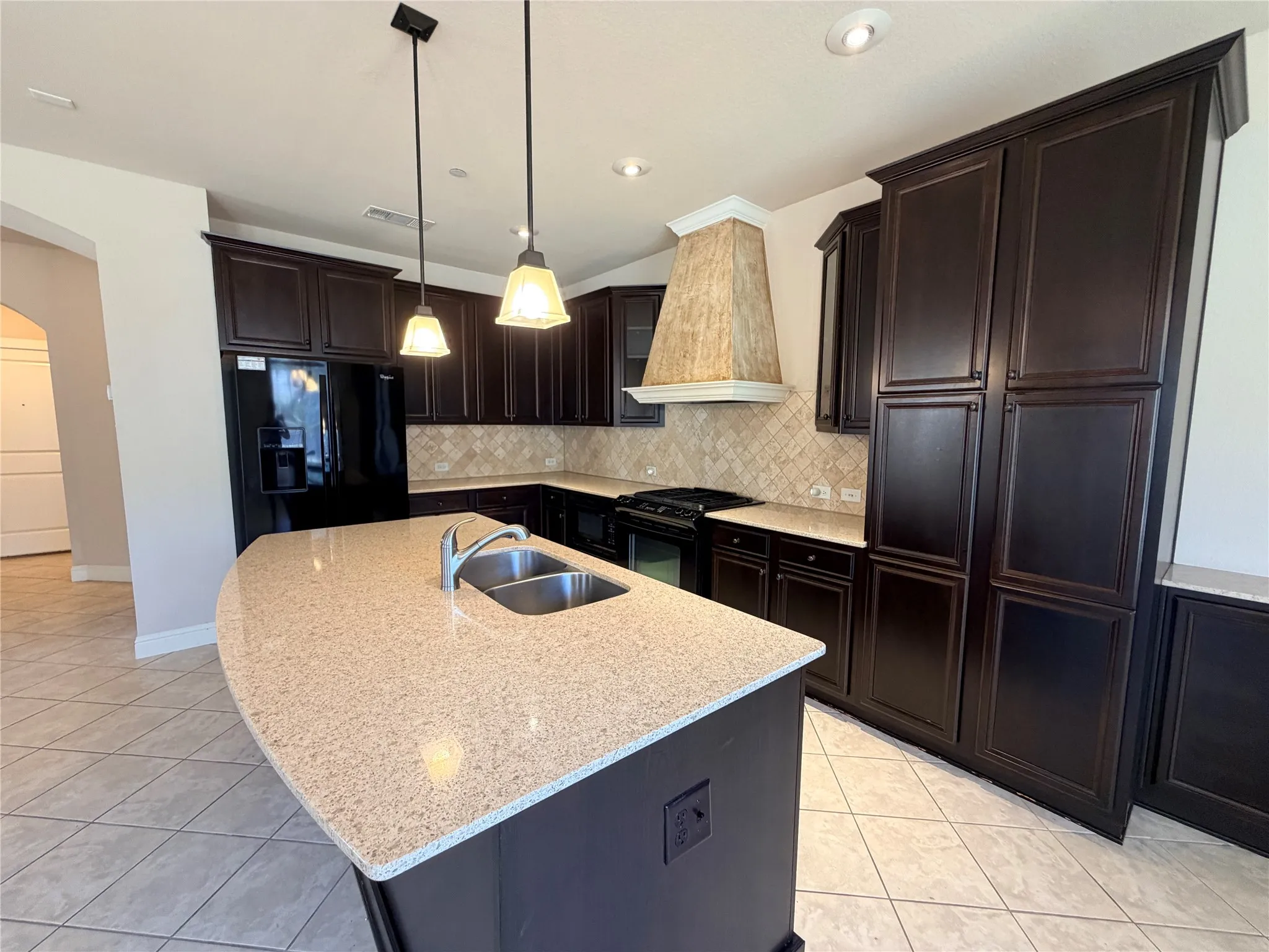 Townhouse For Rent in Tarrant County , 950 Brook Forest Lane, Euless, Texas 76039, 2 Bedroom, 3 Bathroom, 2 Garage spaces, 1,894 Sqft, built in 2009, mls#21380952, Real Estate Agent in Euless, Homes For Rent in Tarrant county, Homes For Rent in Euless, Realtor in Euless Texas, Real Estate Brokerage Independent Realty Texas, Luminita Cordes Realtor