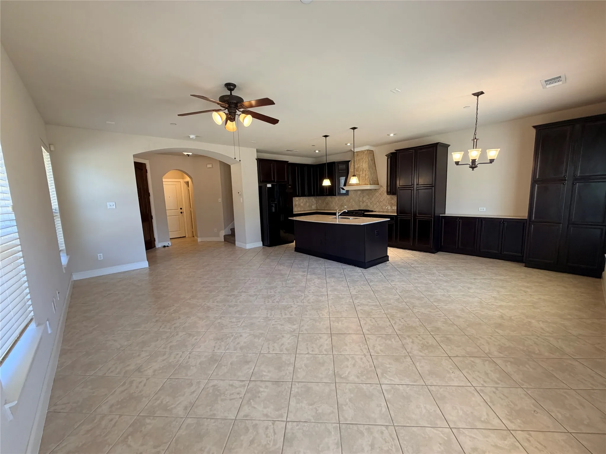 Townhouse For Rent in Tarrant County , 950 Brook Forest Lane, Euless, Texas 76039, 2 Bedroom, 3 Bathroom, 2 Garage spaces, 1,894 Sqft, built in 2009, mls#21380952, Real Estate Agent in Euless, Homes For Rent in Tarrant county, Homes For Rent in Euless, Realtor in Euless Texas, Real Estate Brokerage Independent Realty Texas, Luminita Cordes Realtor