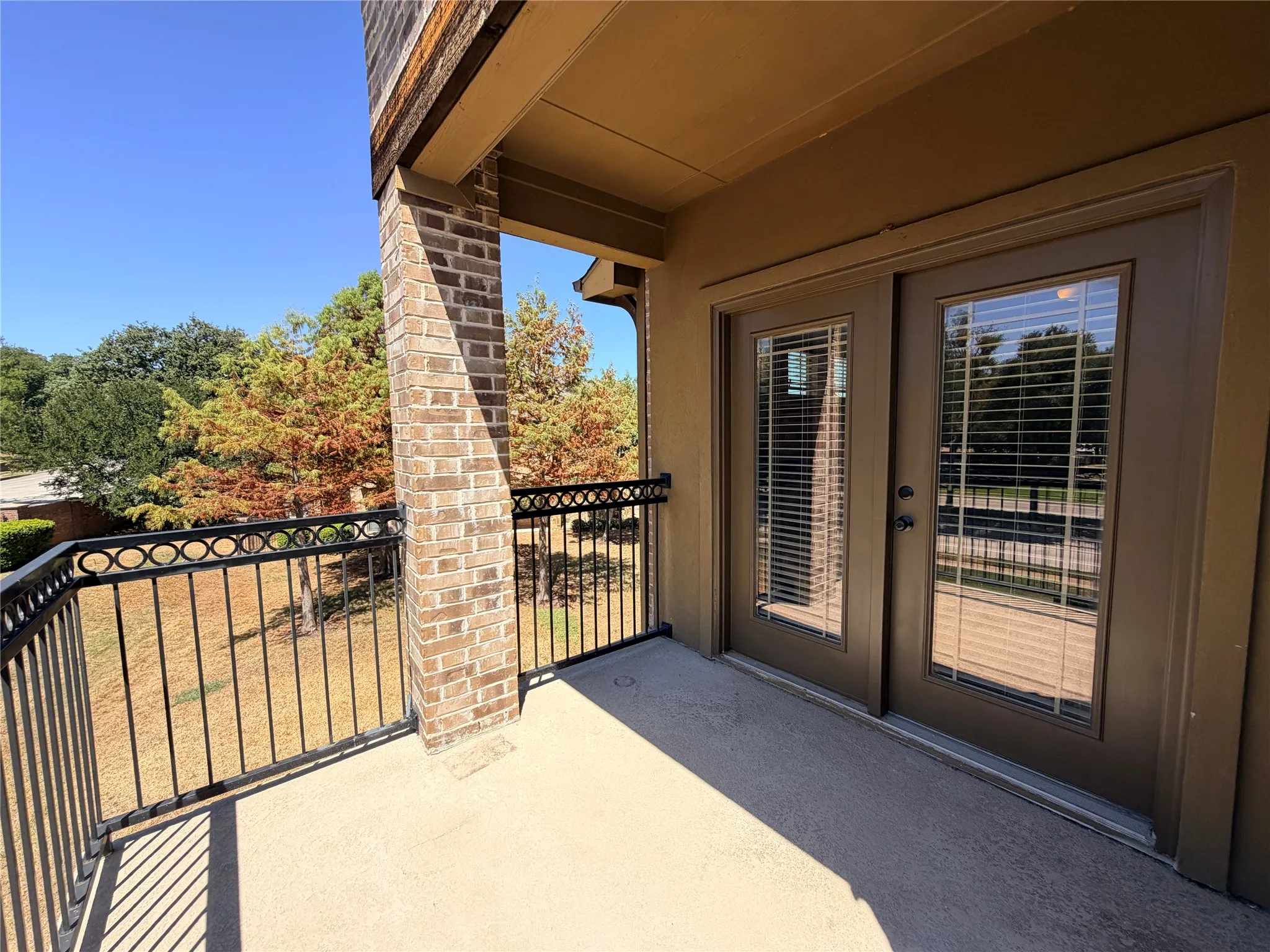 Townhouse For Rent in Tarrant County , 950 Brook Forest Lane, Euless, Texas 76039, 2 Bedroom, 3 Bathroom, 2 Garage spaces, 1,894 Sqft, built in 2009, mls#21380952, Real Estate Agent in Euless, Homes For Rent in Tarrant county, Homes For Rent in Euless, Realtor in Euless Texas, Real Estate Brokerage Independent Realty Texas, Luminita Cordes Realtor