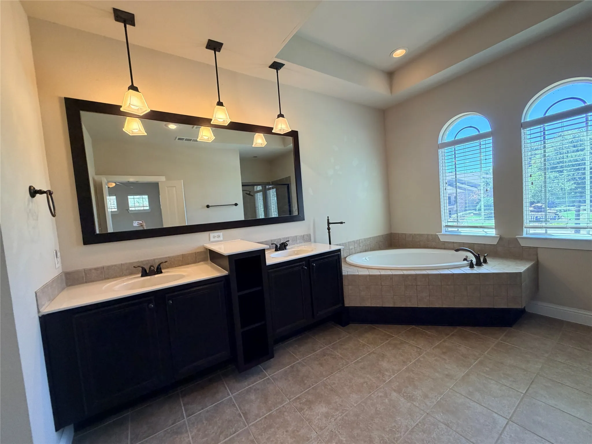 Townhouse For Rent in Tarrant County , 950 Brook Forest Lane, Euless, Texas 76039, 2 Bedroom, 3 Bathroom, 2 Garage spaces, 1,894 Sqft, built in 2009, mls#21380952, Real Estate Agent in Euless, Homes For Rent in Tarrant county, Homes For Rent in Euless, Realtor in Euless Texas, Real Estate Brokerage Independent Realty Texas, Luminita Cordes Realtor