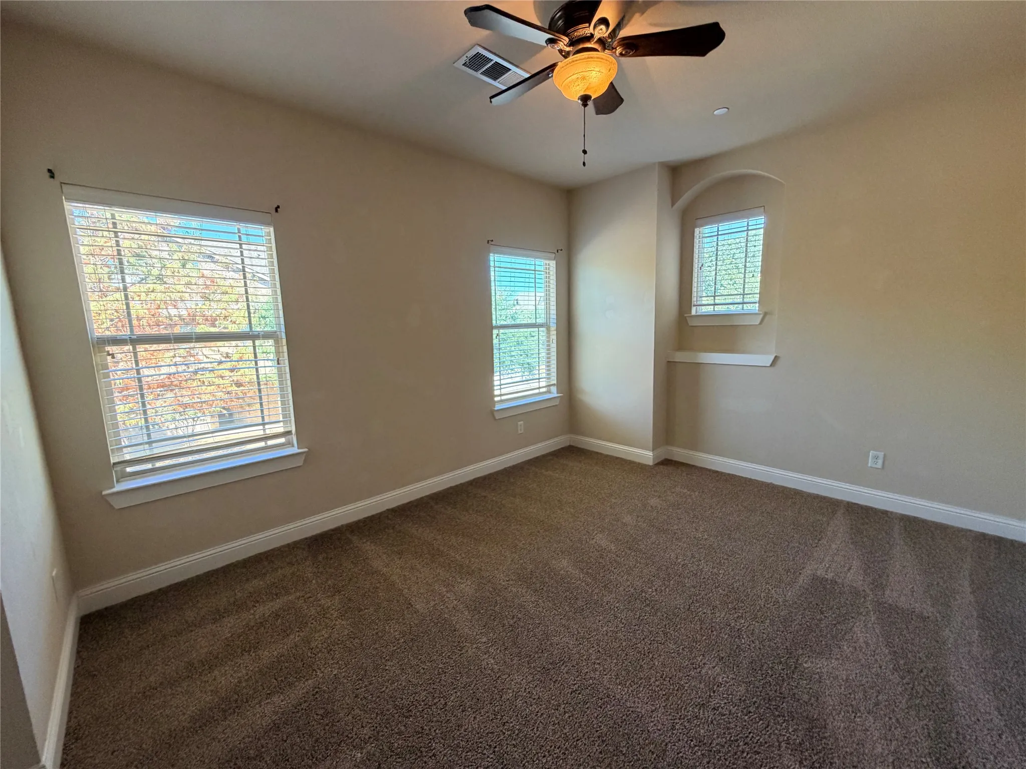 Townhouse For Rent in Tarrant County , 950 Brook Forest Lane, Euless, Texas 76039, 2 Bedroom, 3 Bathroom, 2 Garage spaces, 1,894 Sqft, built in 2009, mls#21380952, Real Estate Agent in Euless, Homes For Rent in Tarrant county, Homes For Rent in Euless, Realtor in Euless Texas, Real Estate Brokerage Independent Realty Texas, Luminita Cordes Realtor