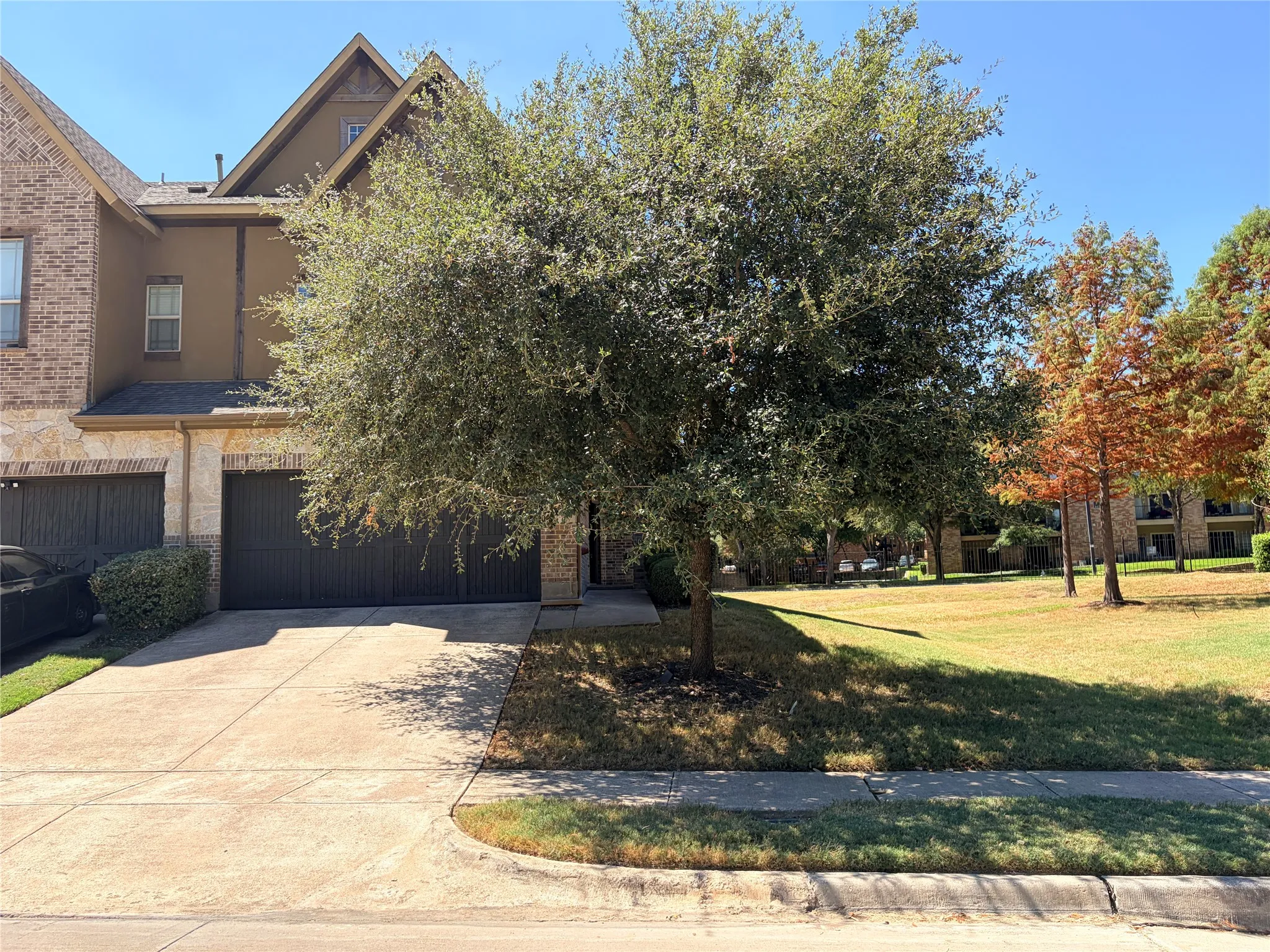 Townhouse For Rent in Tarrant County , 950 Brook Forest Lane, Euless, Texas 76039, 2 Bedroom, 3 Bathroom, 2 Garage spaces, 1,894 Sqft, built in 2009, mls#21380952, Real Estate Agent in Euless, Homes For Rent in Tarrant county, Homes For Rent in Euless, Realtor in Euless Texas, Real Estate Brokerage Independent Realty Texas, Luminita Cordes Realtor
