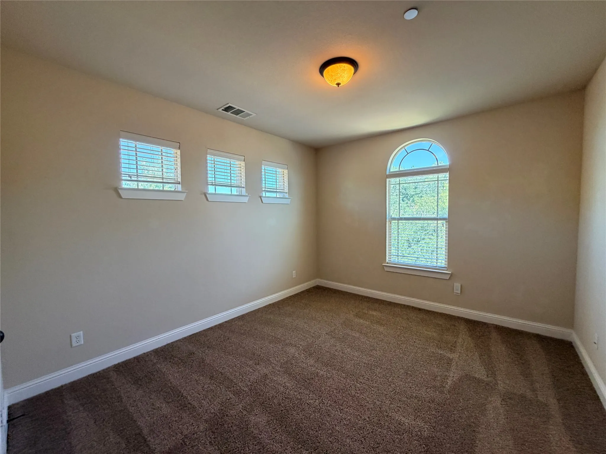 Townhouse For Rent in Tarrant County , 950 Brook Forest Lane, Euless, Texas 76039, 2 Bedroom, 3 Bathroom, 2 Garage spaces, 1,894 Sqft, built in 2009, mls#21380952, Real Estate Agent in Euless, Homes For Rent in Tarrant county, Homes For Rent in Euless, Realtor in Euless Texas, Real Estate Brokerage Independent Realty Texas, Luminita Cordes Realtor