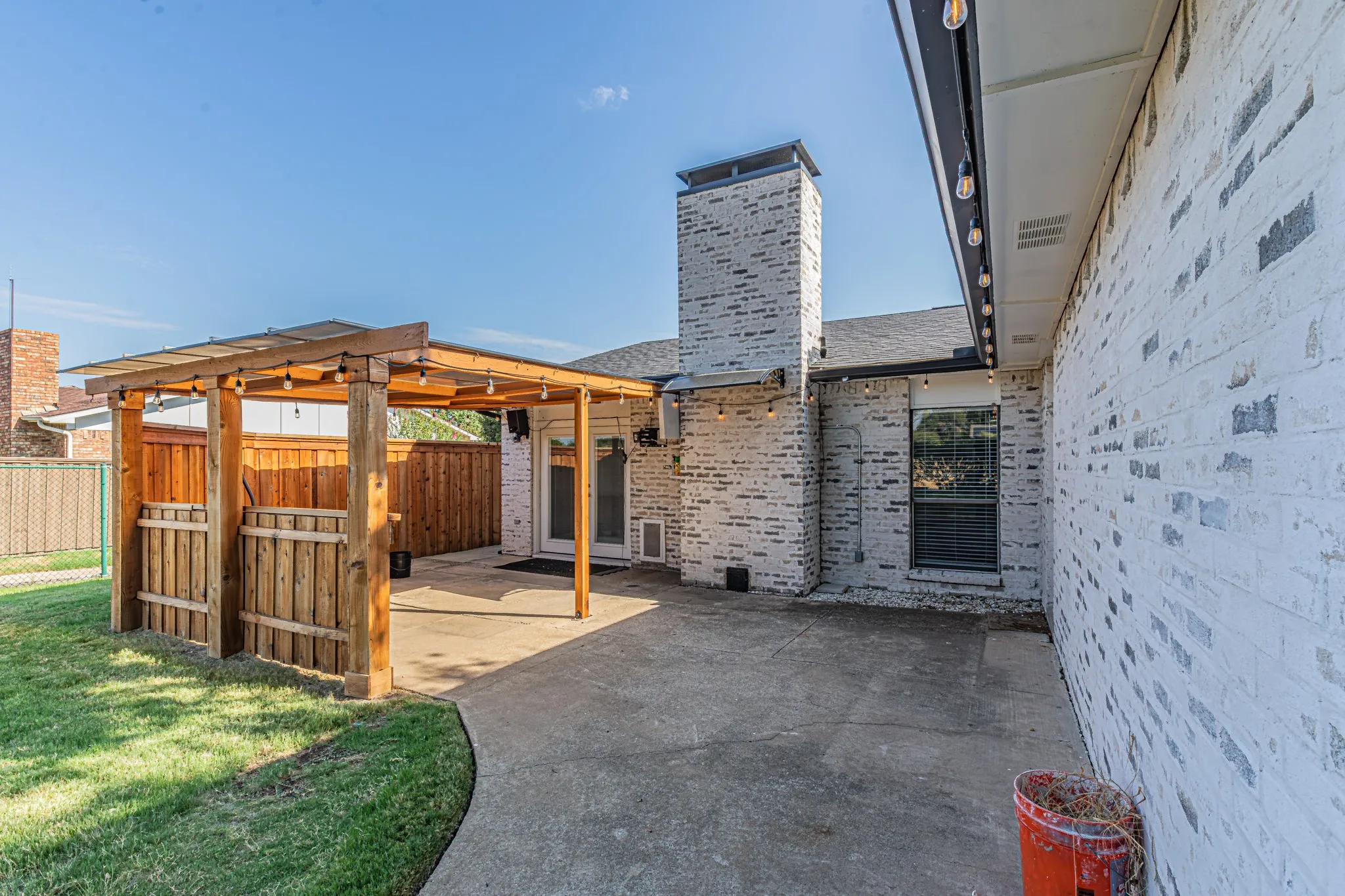 Single Family Residence For Sale in Dallas County , 2901 Gayle Drive, Garland, Texas 75044, 3 Bedroom, 2 Bathroom, 2 Garage spaces, 1,666 Sqft, built in 1979, mls#21380912, Real Estate Agent in Garland, Homes For Sale in Dallas county, Homes For Sale in Garland, Realtor in Garland Texas, Real Estate Brokerage Independent Realty Texas, Luminita Cordes Realtor