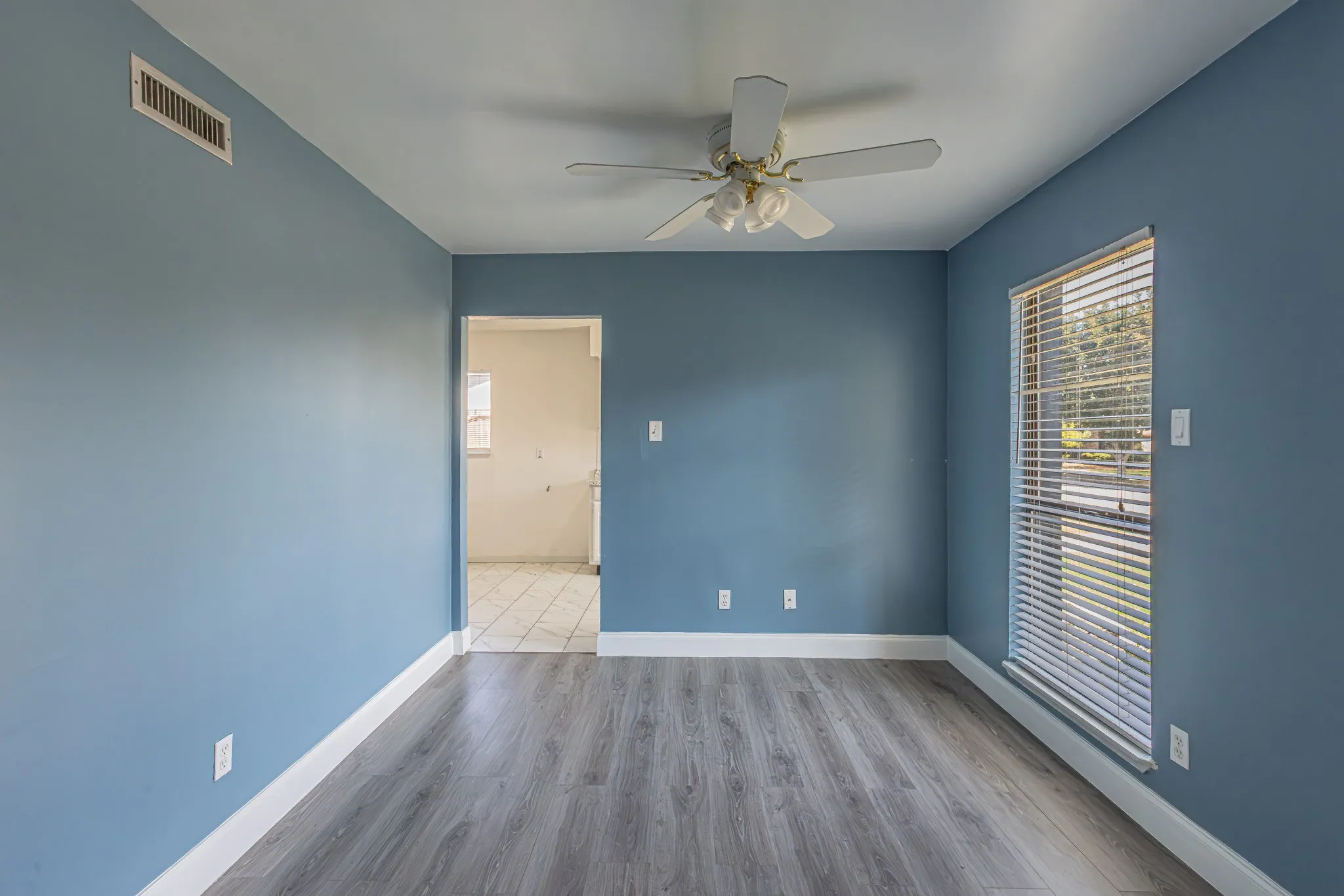 Single Family Residence For Sale in Dallas County , 2901 Gayle Drive, Garland, Texas 75044, 3 Bedroom, 2 Bathroom, 2 Garage spaces, 1,666 Sqft, built in 1979, mls#21380912, Real Estate Agent in Garland, Homes For Sale in Dallas county, Homes For Sale in Garland, Realtor in Garland Texas, Real Estate Brokerage Independent Realty Texas, Luminita Cordes Realtor