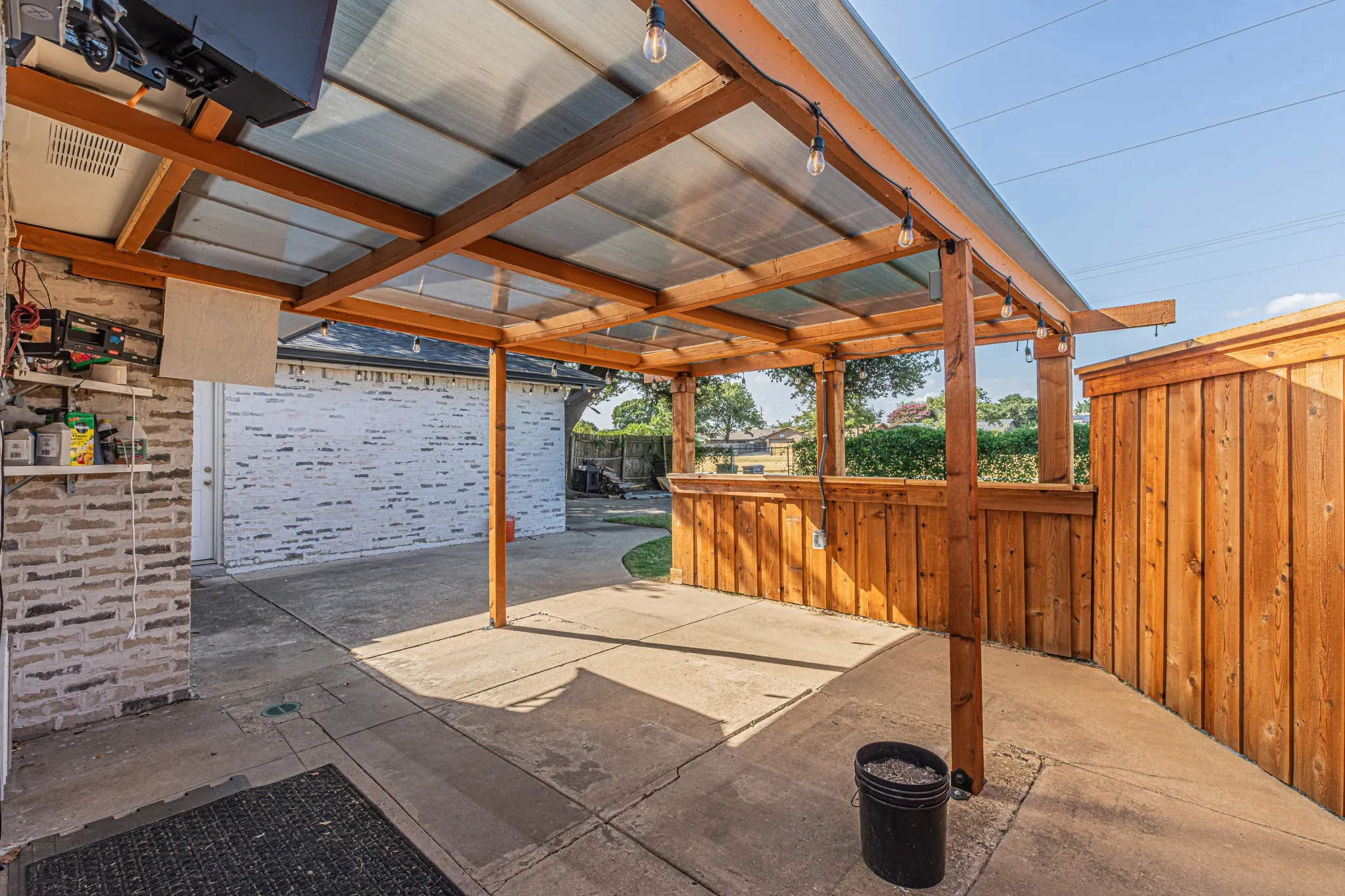 Single Family Residence For Sale in Dallas County , 2901 Gayle Drive, Garland, Texas 75044, 3 Bedroom, 2 Bathroom, 2 Garage spaces, 1,666 Sqft, built in 1979, mls#21380912, Real Estate Agent in Garland, Homes For Sale in Dallas county, Homes For Sale in Garland, Realtor in Garland Texas, Real Estate Brokerage Independent Realty Texas, Luminita Cordes Realtor