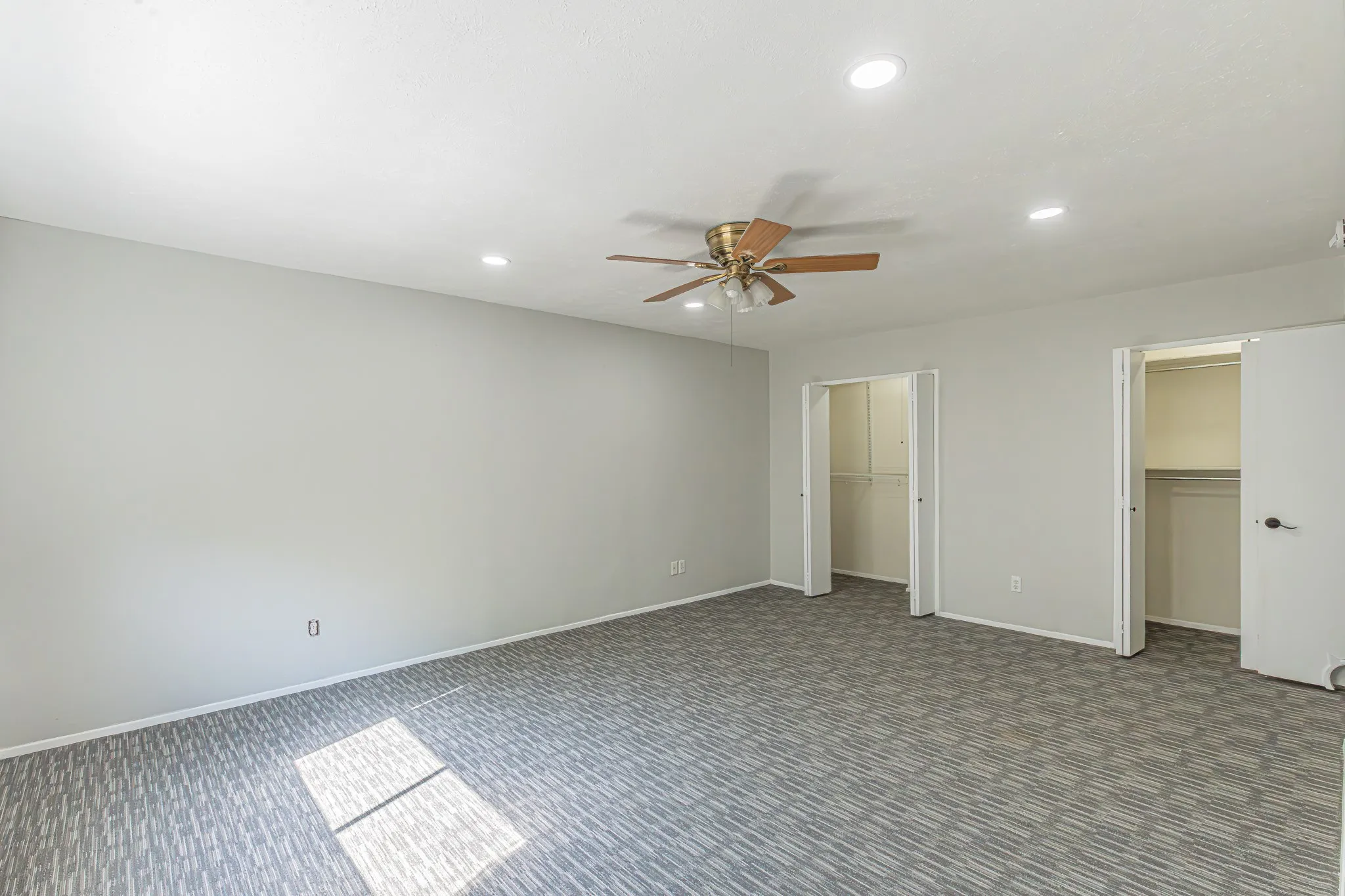 Single Family Residence For Sale in Dallas County , 2901 Gayle Drive, Garland, Texas 75044, 3 Bedroom, 2 Bathroom, 2 Garage spaces, 1,666 Sqft, built in 1979, mls#21380912, Real Estate Agent in Garland, Homes For Sale in Dallas county, Homes For Sale in Garland, Realtor in Garland Texas, Real Estate Brokerage Independent Realty Texas, Luminita Cordes Realtor