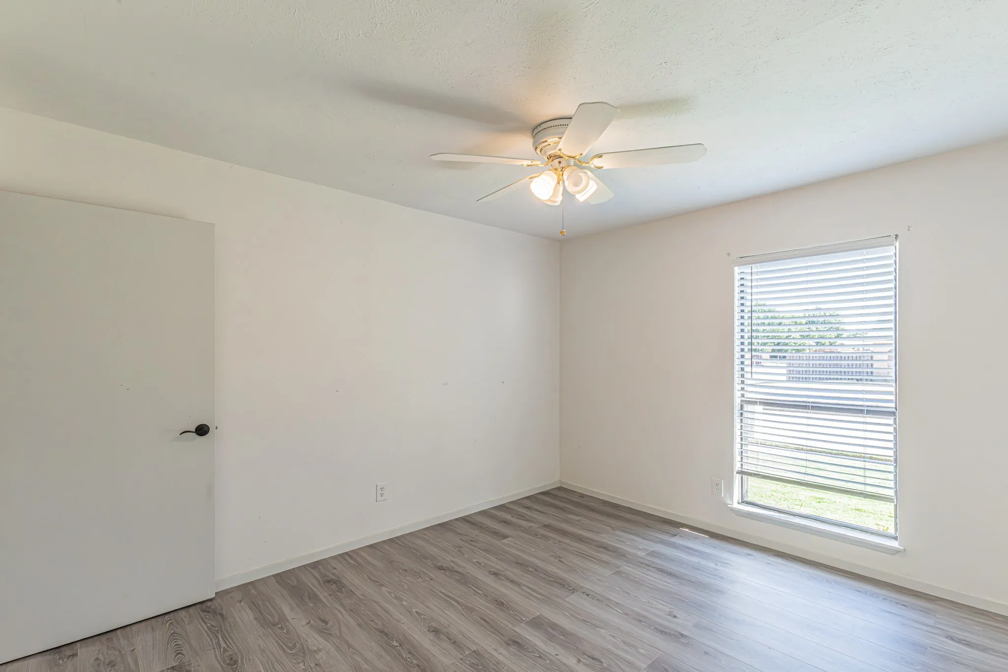 Single Family Residence For Sale in Dallas County , 2901 Gayle Drive, Garland, Texas 75044, 3 Bedroom, 2 Bathroom, 2 Garage spaces, 1,666 Sqft, built in 1979, mls#21380912, Real Estate Agent in Garland, Homes For Sale in Dallas county, Homes For Sale in Garland, Realtor in Garland Texas, Real Estate Brokerage Independent Realty Texas, Luminita Cordes Realtor