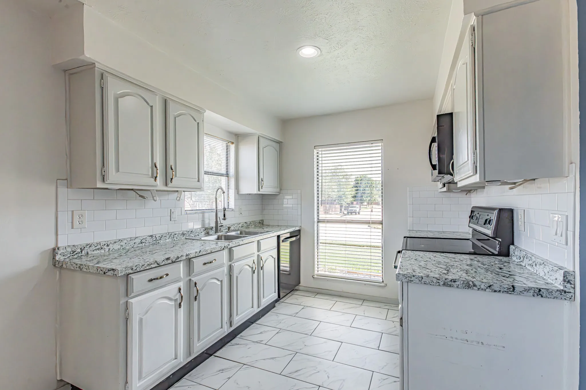 Single Family Residence For Sale in Dallas County , 2901 Gayle Drive, Garland, Texas 75044, 3 Bedroom, 2 Bathroom, 2 Garage spaces, 1,666 Sqft, built in 1979, mls#21380912, Real Estate Agent in Garland, Homes For Sale in Dallas county, Homes For Sale in Garland, Realtor in Garland Texas, Real Estate Brokerage Independent Realty Texas, Luminita Cordes Realtor