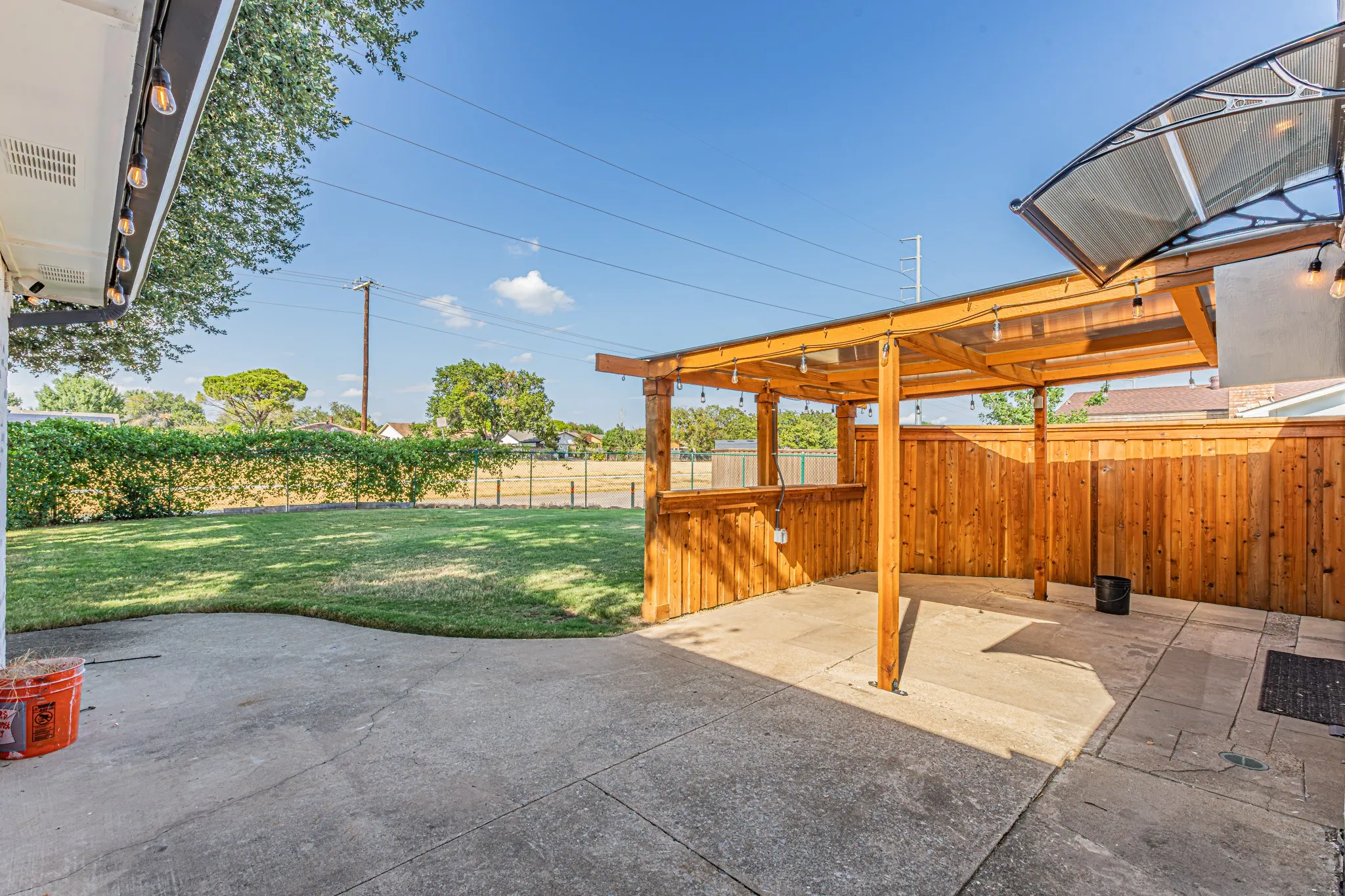 Single Family Residence For Sale in Dallas County , 2901 Gayle Drive, Garland, Texas 75044, 3 Bedroom, 2 Bathroom, 2 Garage spaces, 1,666 Sqft, built in 1979, mls#21380912, Real Estate Agent in Garland, Homes For Sale in Dallas county, Homes For Sale in Garland, Realtor in Garland Texas, Real Estate Brokerage Independent Realty Texas, Luminita Cordes Realtor