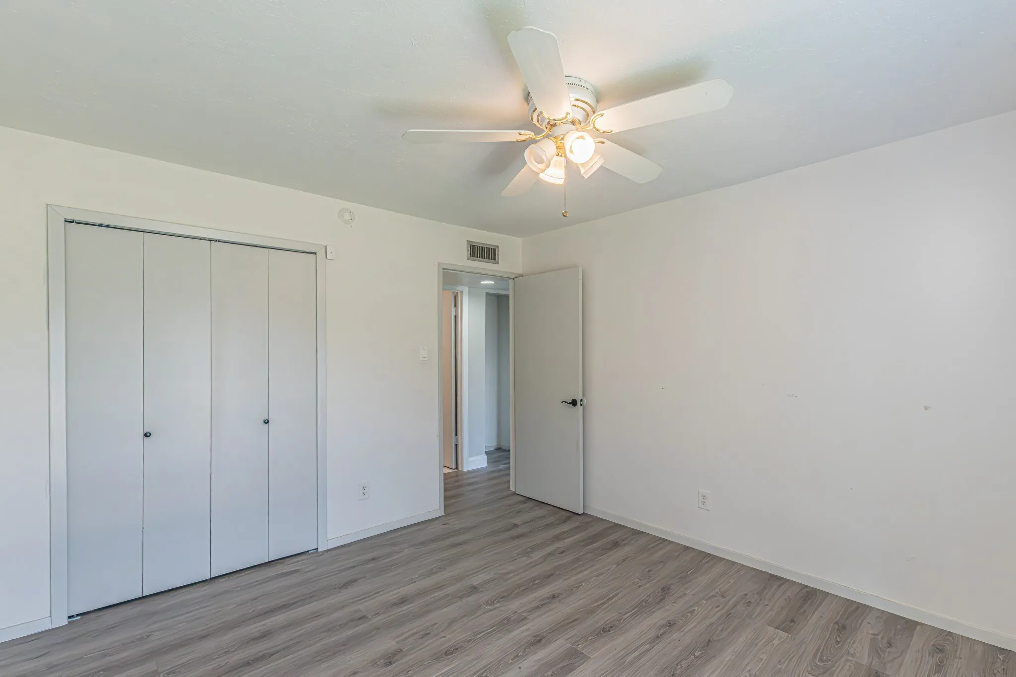 Single Family Residence For Sale in Dallas County , 2901 Gayle Drive, Garland, Texas 75044, 3 Bedroom, 2 Bathroom, 2 Garage spaces, 1,666 Sqft, built in 1979, mls#21380912, Real Estate Agent in Garland, Homes For Sale in Dallas county, Homes For Sale in Garland, Realtor in Garland Texas, Real Estate Brokerage Independent Realty Texas, Luminita Cordes Realtor