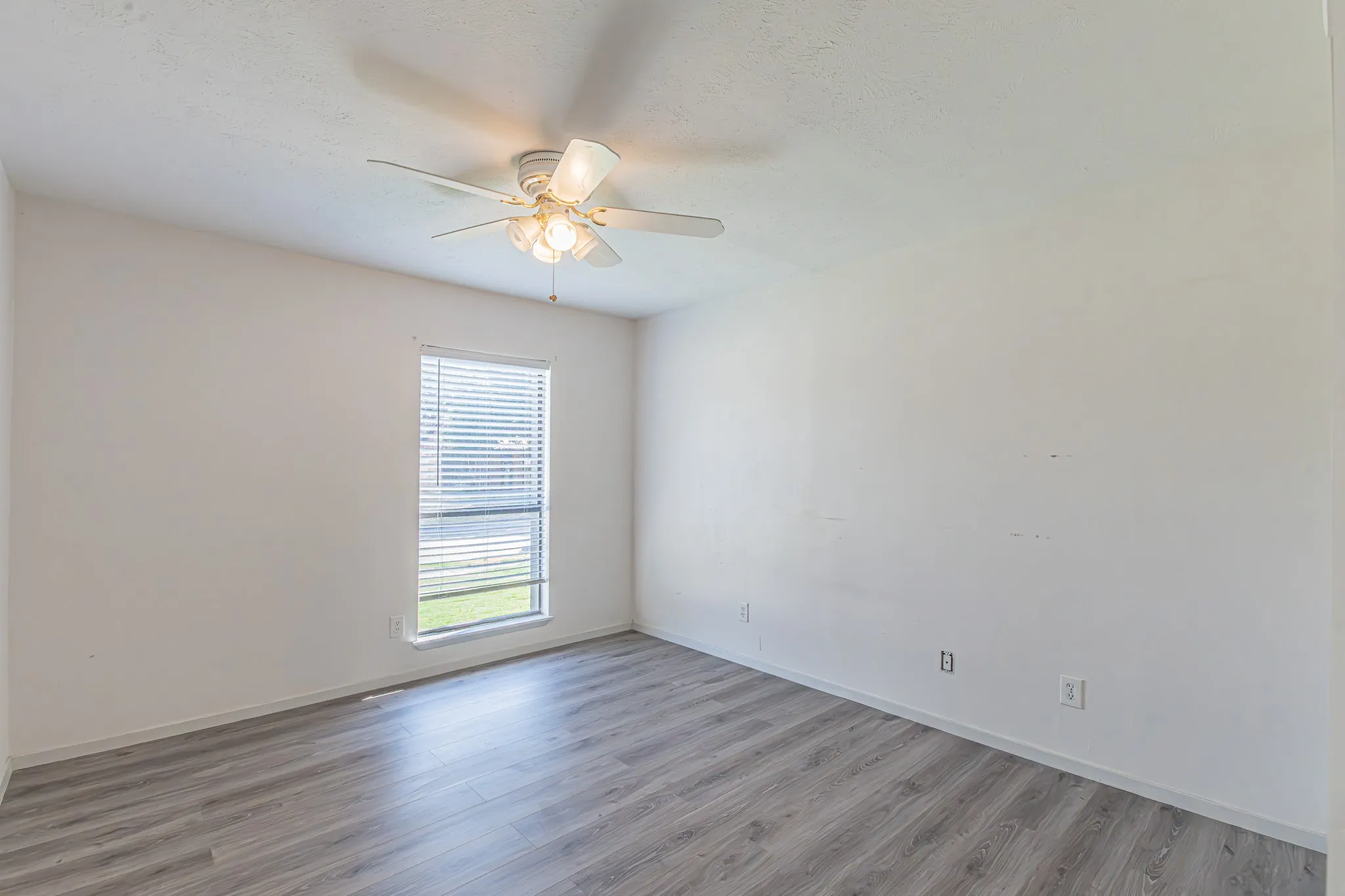 Single Family Residence For Sale in Dallas County , 2901 Gayle Drive, Garland, Texas 75044, 3 Bedroom, 2 Bathroom, 2 Garage spaces, 1,666 Sqft, built in 1979, mls#21380912, Real Estate Agent in Garland, Homes For Sale in Dallas county, Homes For Sale in Garland, Realtor in Garland Texas, Real Estate Brokerage Independent Realty Texas, Luminita Cordes Realtor
