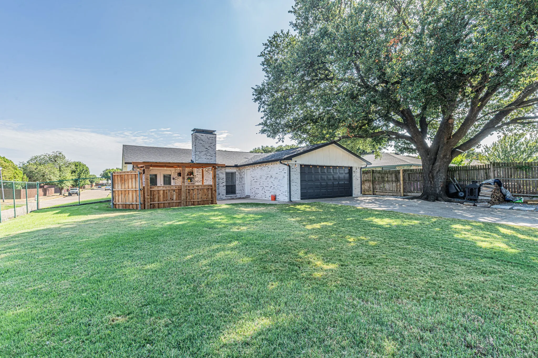 Single Family Residence For Sale in Dallas County , 2901 Gayle Drive, Garland, Texas 75044, 3 Bedroom, 2 Bathroom, 2 Garage spaces, 1,666 Sqft, built in 1979, mls#21380912, Real Estate Agent in Garland, Homes For Sale in Dallas county, Homes For Sale in Garland, Realtor in Garland Texas, Real Estate Brokerage Independent Realty Texas, Luminita Cordes Realtor