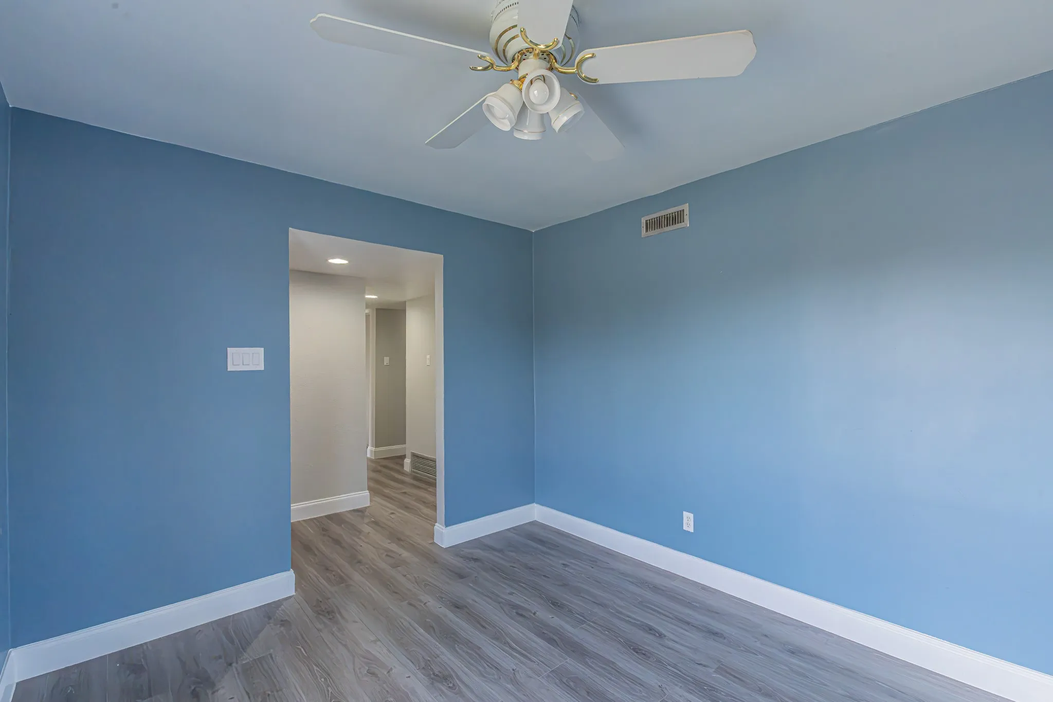 Single Family Residence For Sale in Dallas County , 2901 Gayle Drive, Garland, Texas 75044, 3 Bedroom, 2 Bathroom, 2 Garage spaces, 1,666 Sqft, built in 1979, mls#21380912, Real Estate Agent in Garland, Homes For Sale in Dallas county, Homes For Sale in Garland, Realtor in Garland Texas, Real Estate Brokerage Independent Realty Texas, Luminita Cordes Realtor