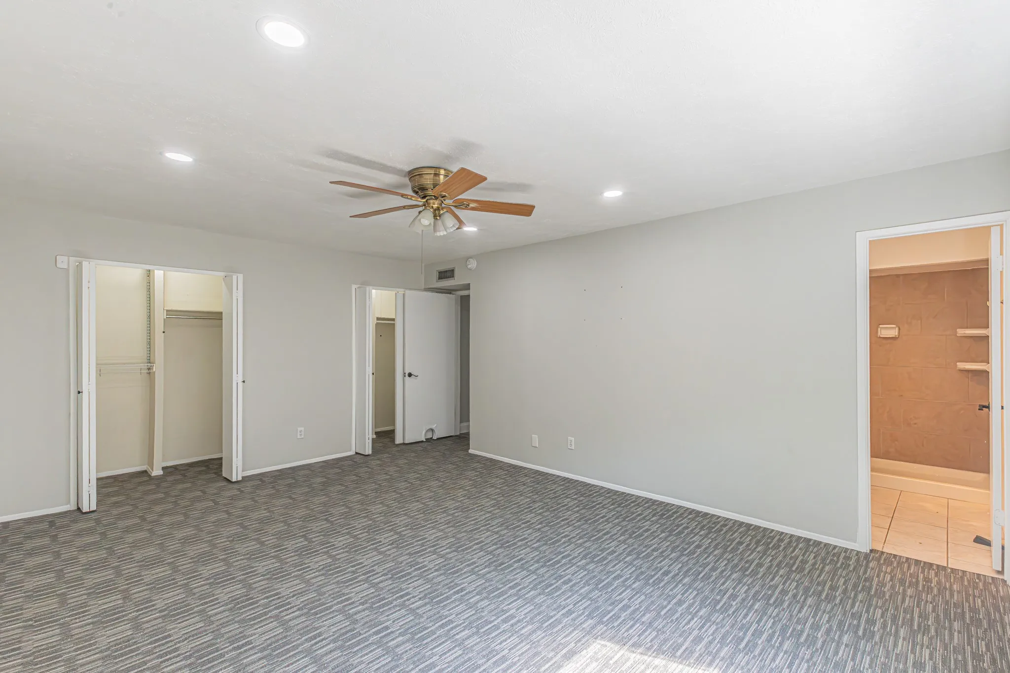 Single Family Residence For Sale in Dallas County , 2901 Gayle Drive, Garland, Texas 75044, 3 Bedroom, 2 Bathroom, 2 Garage spaces, 1,666 Sqft, built in 1979, mls#21380912, Real Estate Agent in Garland, Homes For Sale in Dallas county, Homes For Sale in Garland, Realtor in Garland Texas, Real Estate Brokerage Independent Realty Texas, Luminita Cordes Realtor