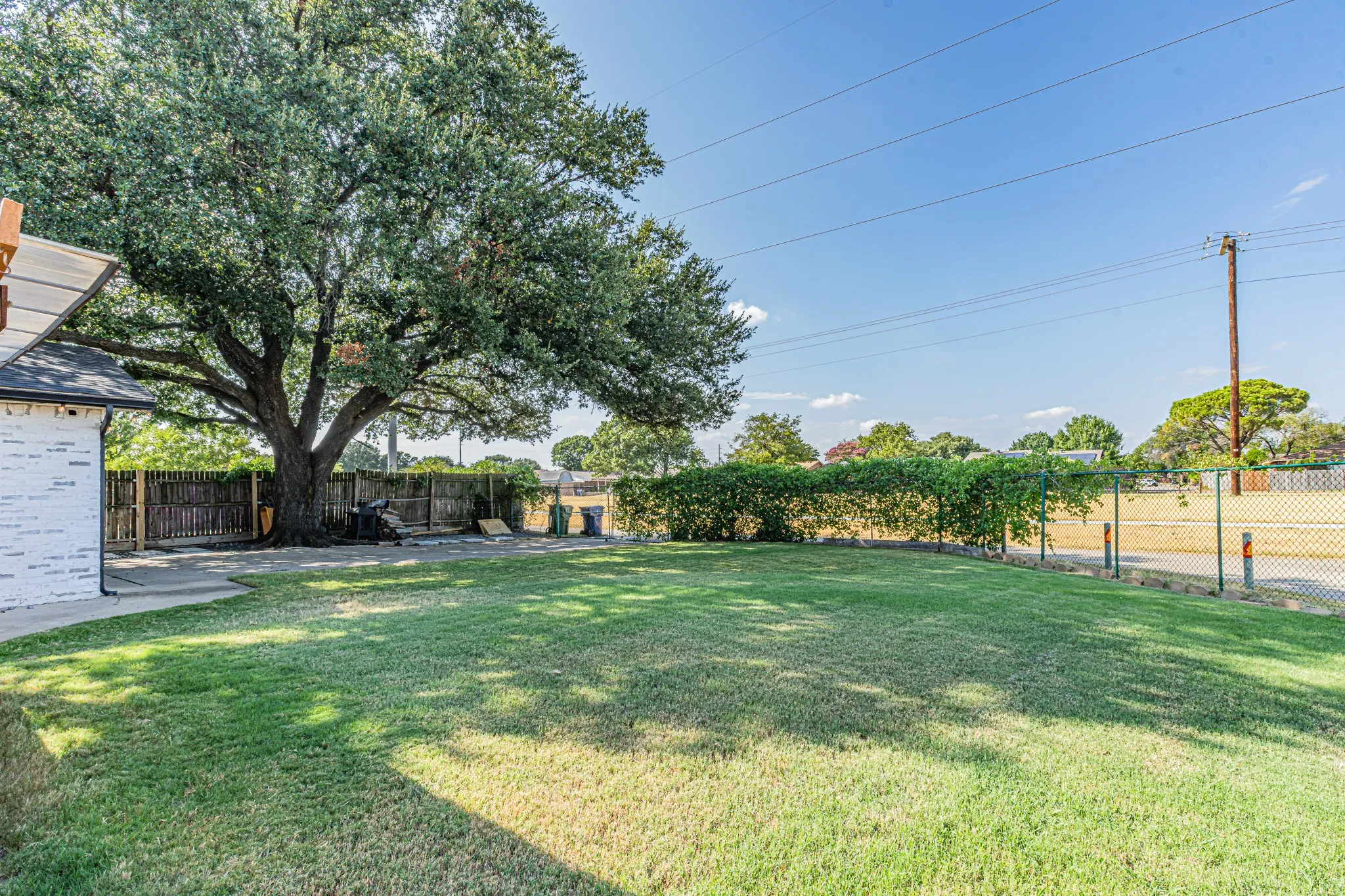 Single Family Residence For Sale in Dallas County , 2901 Gayle Drive, Garland, Texas 75044, 3 Bedroom, 2 Bathroom, 2 Garage spaces, 1,666 Sqft, built in 1979, mls#21380912, Real Estate Agent in Garland, Homes For Sale in Dallas county, Homes For Sale in Garland, Realtor in Garland Texas, Real Estate Brokerage Independent Realty Texas, Luminita Cordes Realtor