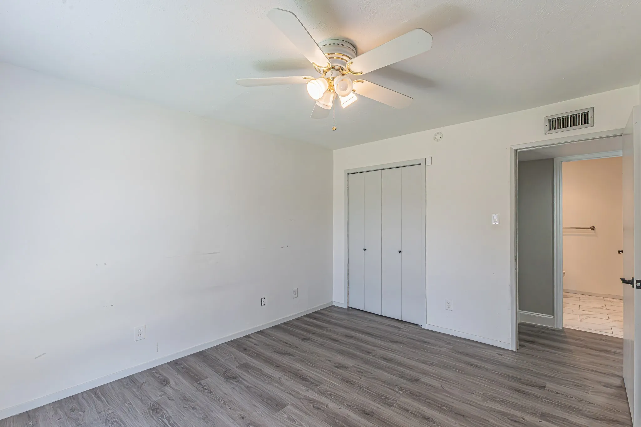 Single Family Residence For Sale in Dallas County , 2901 Gayle Drive, Garland, Texas 75044, 3 Bedroom, 2 Bathroom, 2 Garage spaces, 1,666 Sqft, built in 1979, mls#21380912, Real Estate Agent in Garland, Homes For Sale in Dallas county, Homes For Sale in Garland, Realtor in Garland Texas, Real Estate Brokerage Independent Realty Texas, Luminita Cordes Realtor