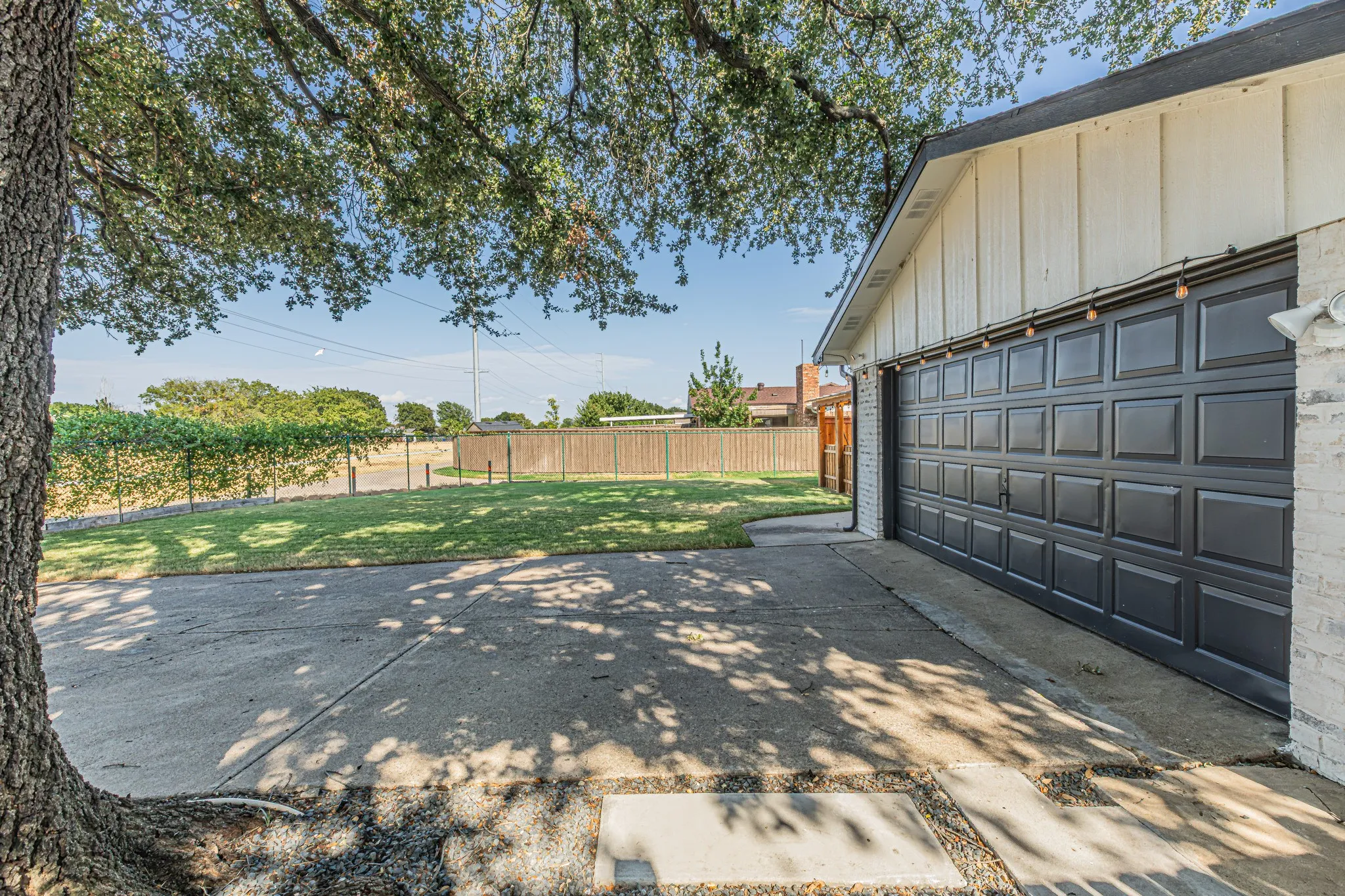 Single Family Residence For Sale in Dallas County , 2901 Gayle Drive, Garland, Texas 75044, 3 Bedroom, 2 Bathroom, 2 Garage spaces, 1,666 Sqft, built in 1979, mls#21380912, Real Estate Agent in Garland, Homes For Sale in Dallas county, Homes For Sale in Garland, Realtor in Garland Texas, Real Estate Brokerage Independent Realty Texas, Luminita Cordes Realtor