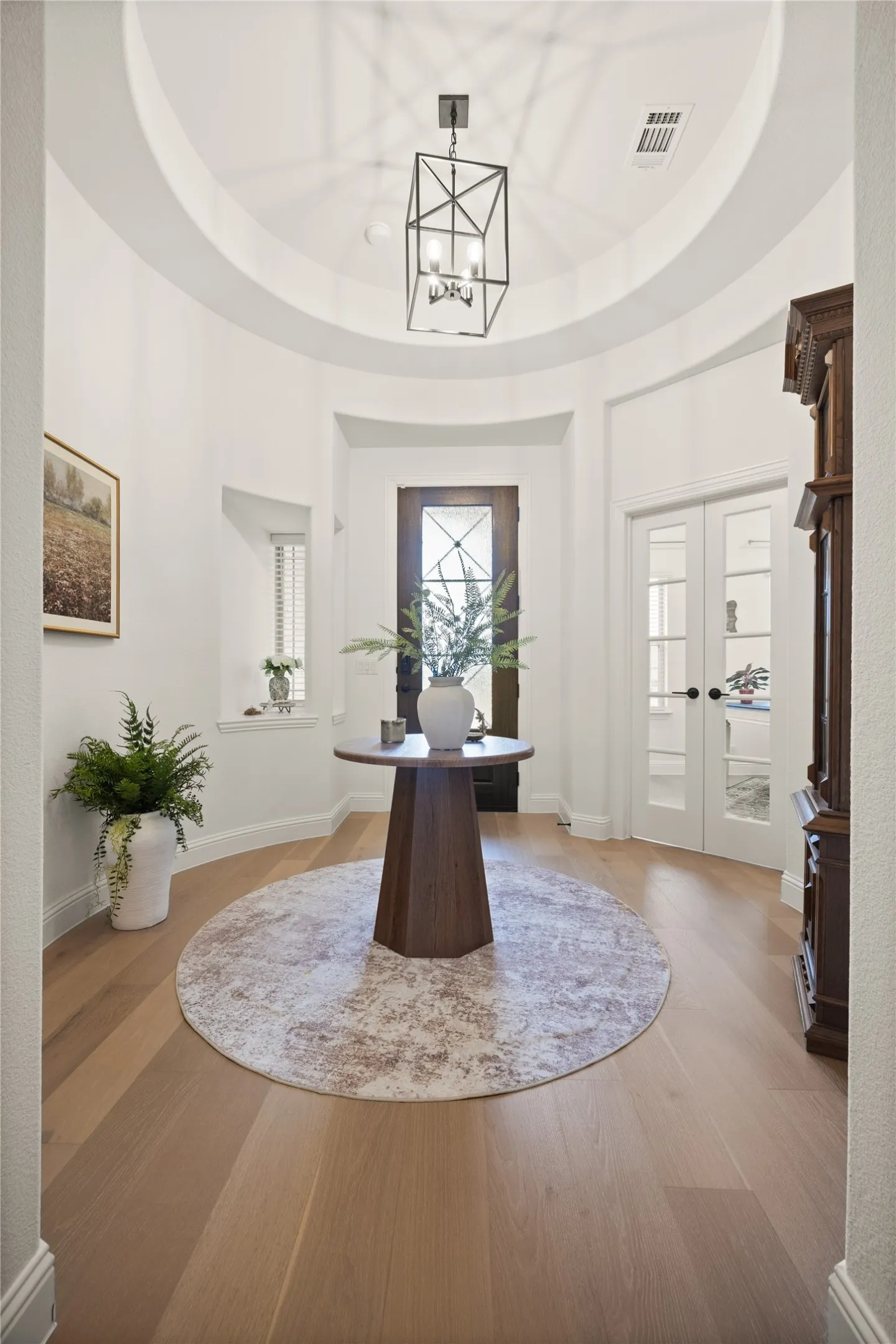 Foyer is beautiful and ready for your design. Lighted niches all throughout for your decorated touches.
